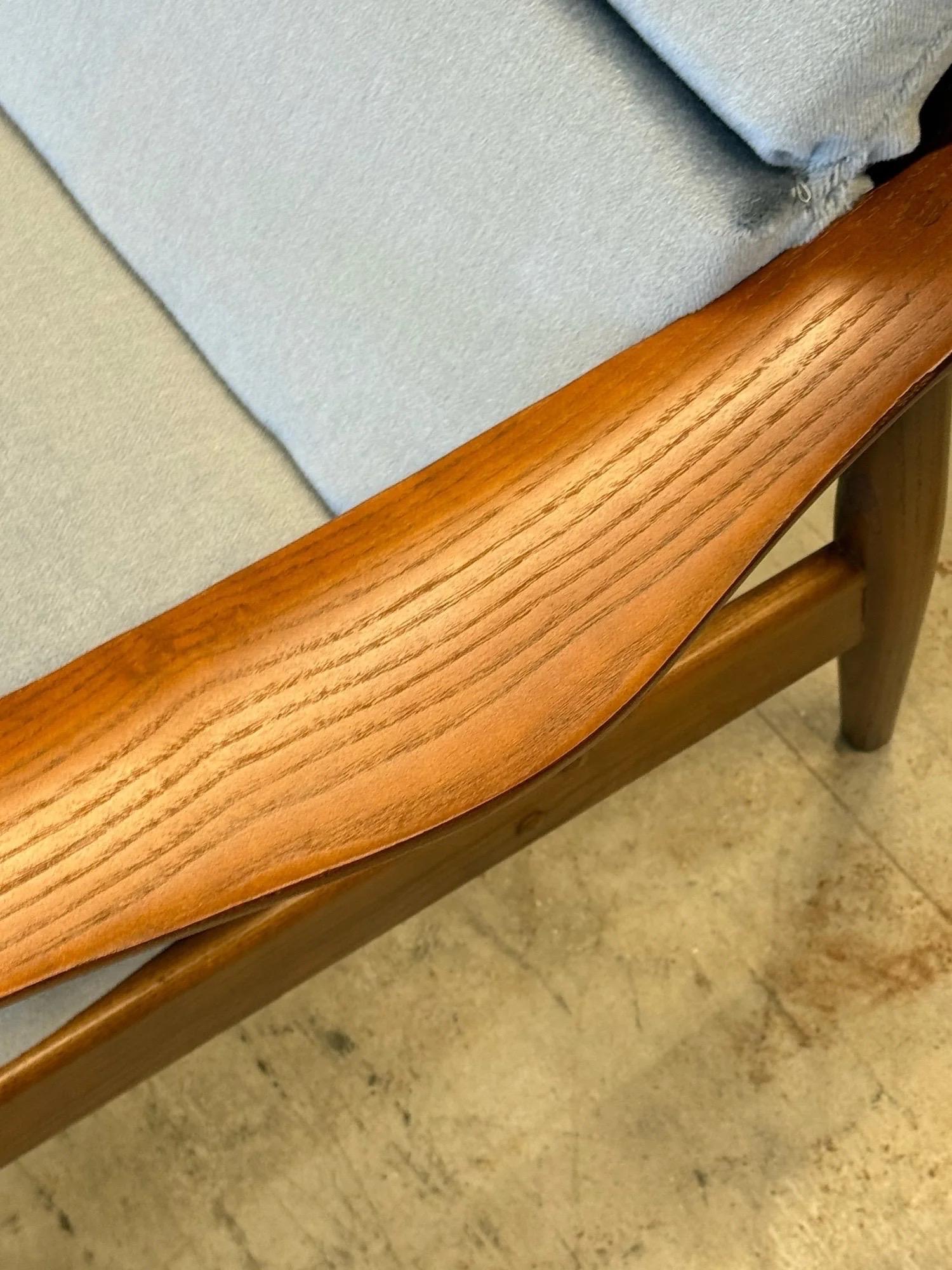 Fauteuil à dossier haut et ottoman du milieu du siècle par Heywood Wakefield en vente 2