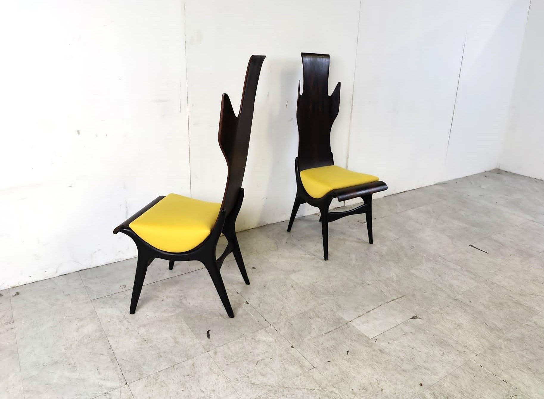 Mid century high back flame dining chairs by Dante Latorre, 1950s In Good Condition For Sale In Leuven, Vlaams Gewest