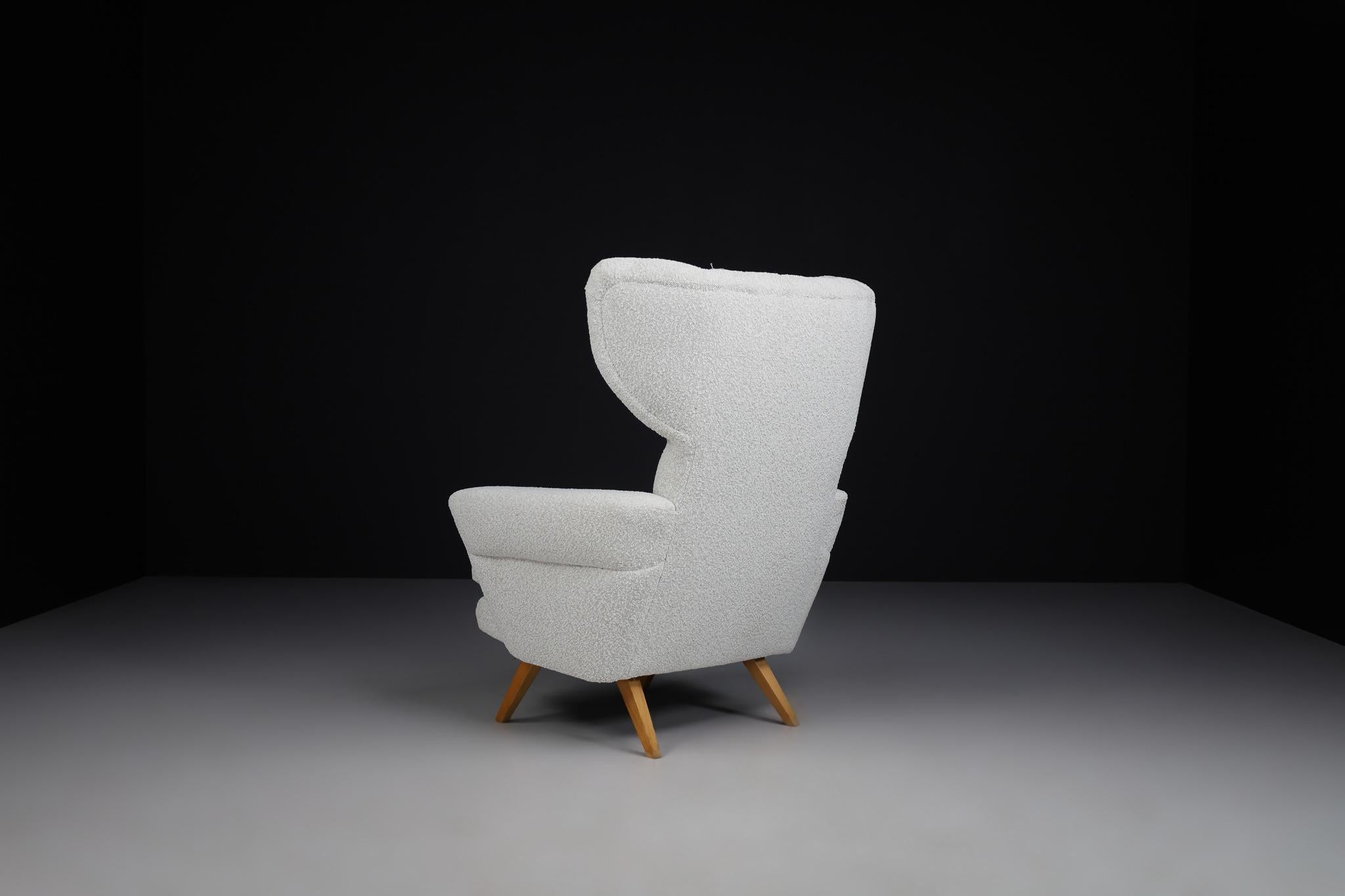 Tissu Chaise longue  haut dossier en tissu boucl repouss, Praque 1950s en vente