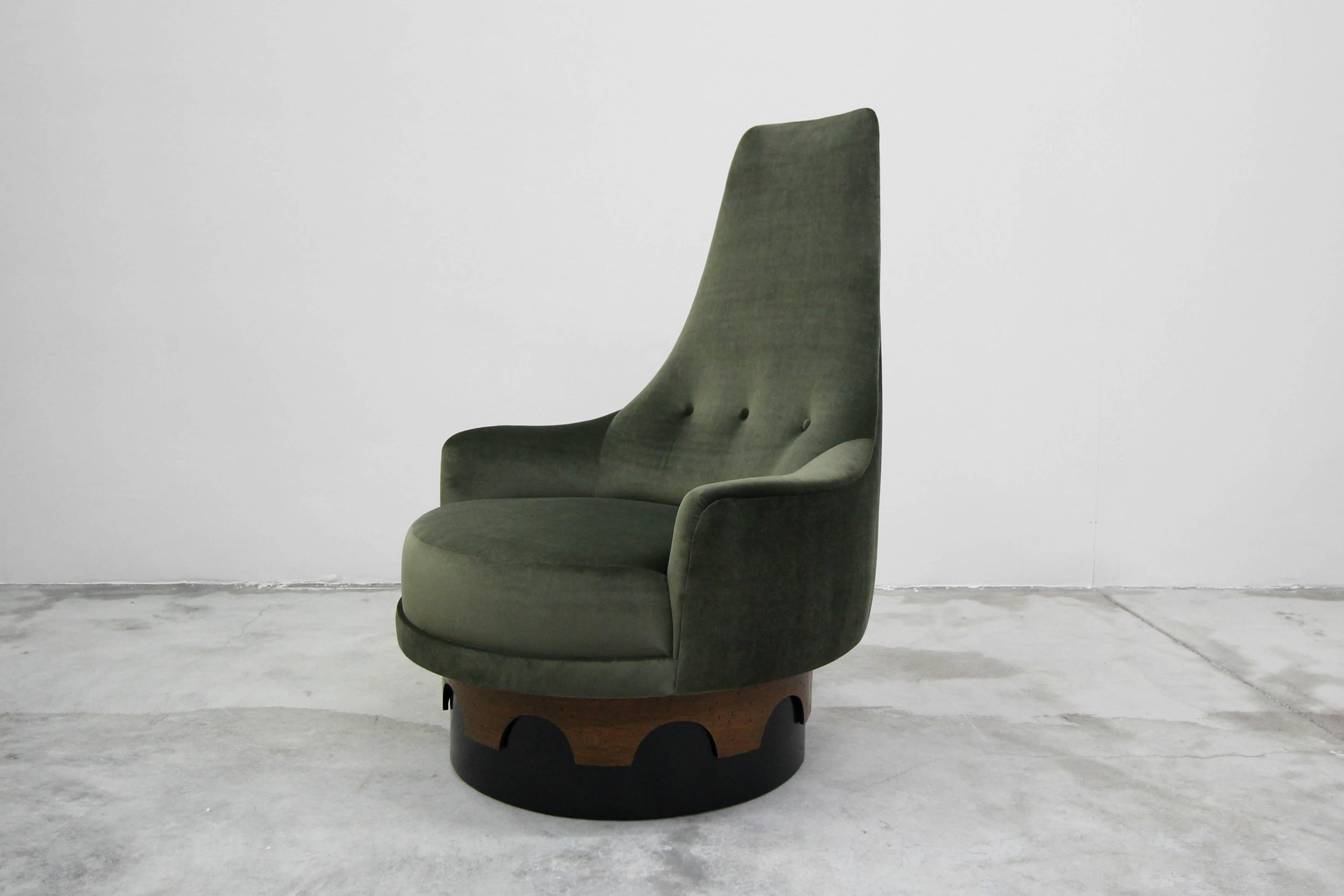 Perfect midcentury high back swivel chair by Adrian Pearsall. Classic Pearsall piece that's been updated with all new foam and sage velvet.

Base is in excellent condition and the swivel mechanism is fully functional.