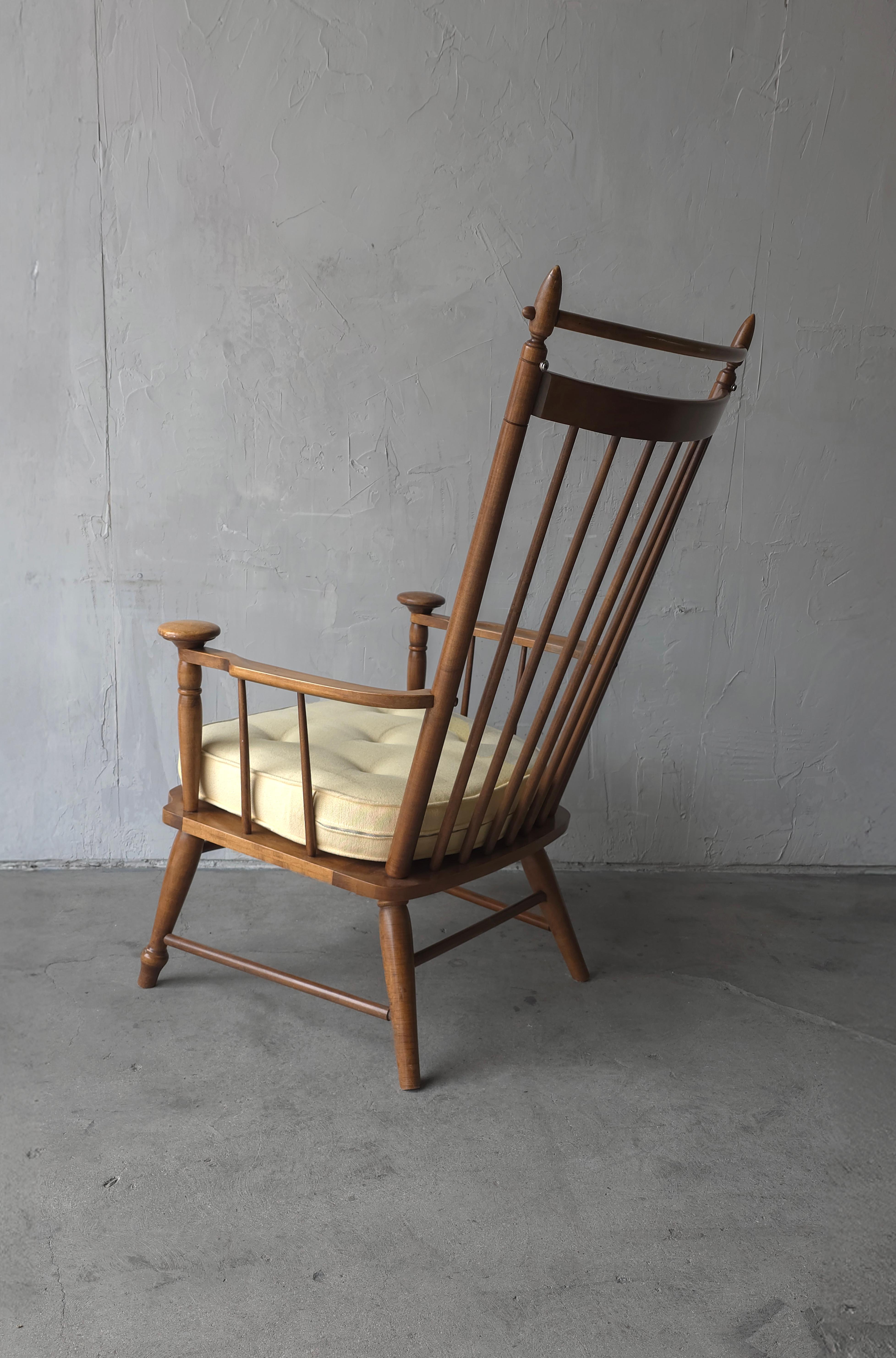 Silla Windsor con respaldo alto de mediados de siglo en venta 1