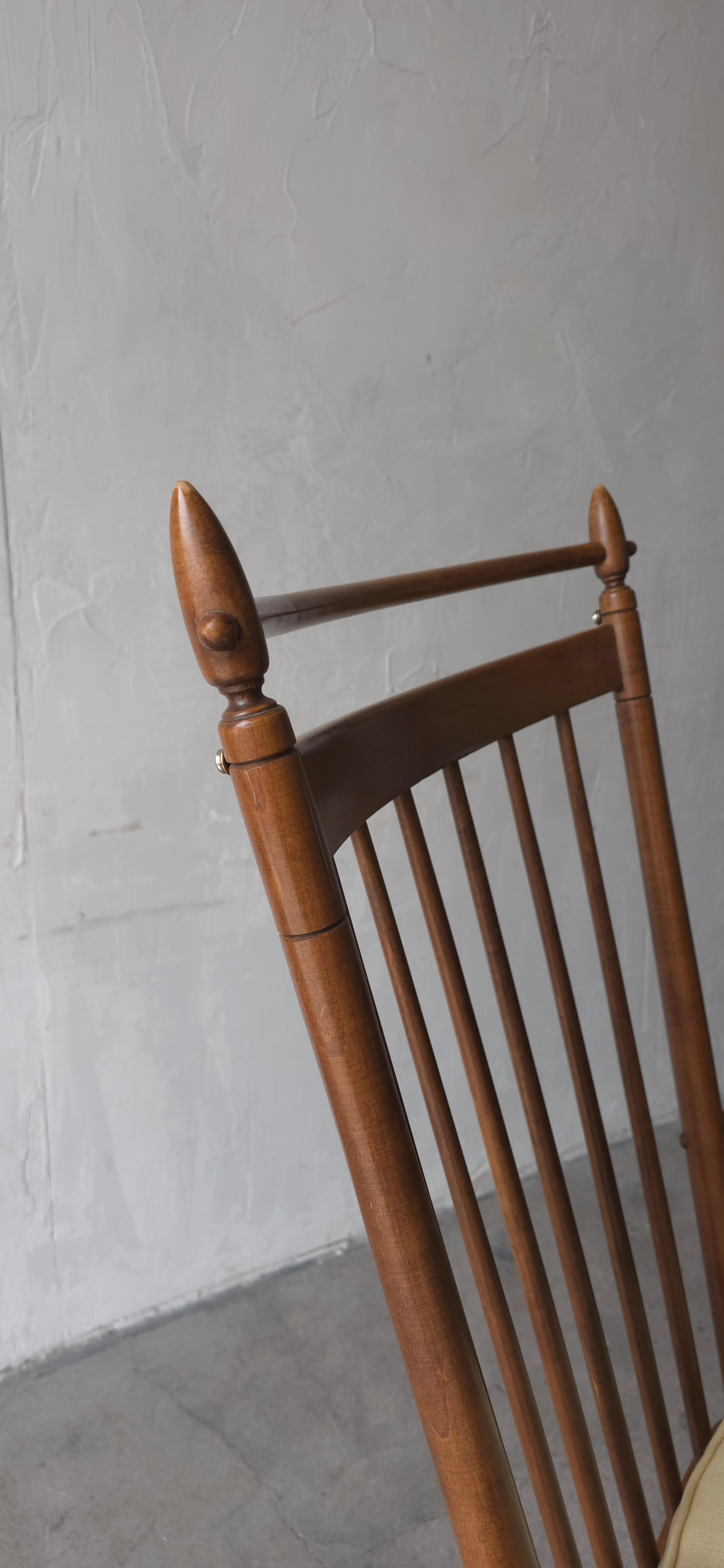 Silla Windsor con respaldo alto de mediados de siglo en venta 3