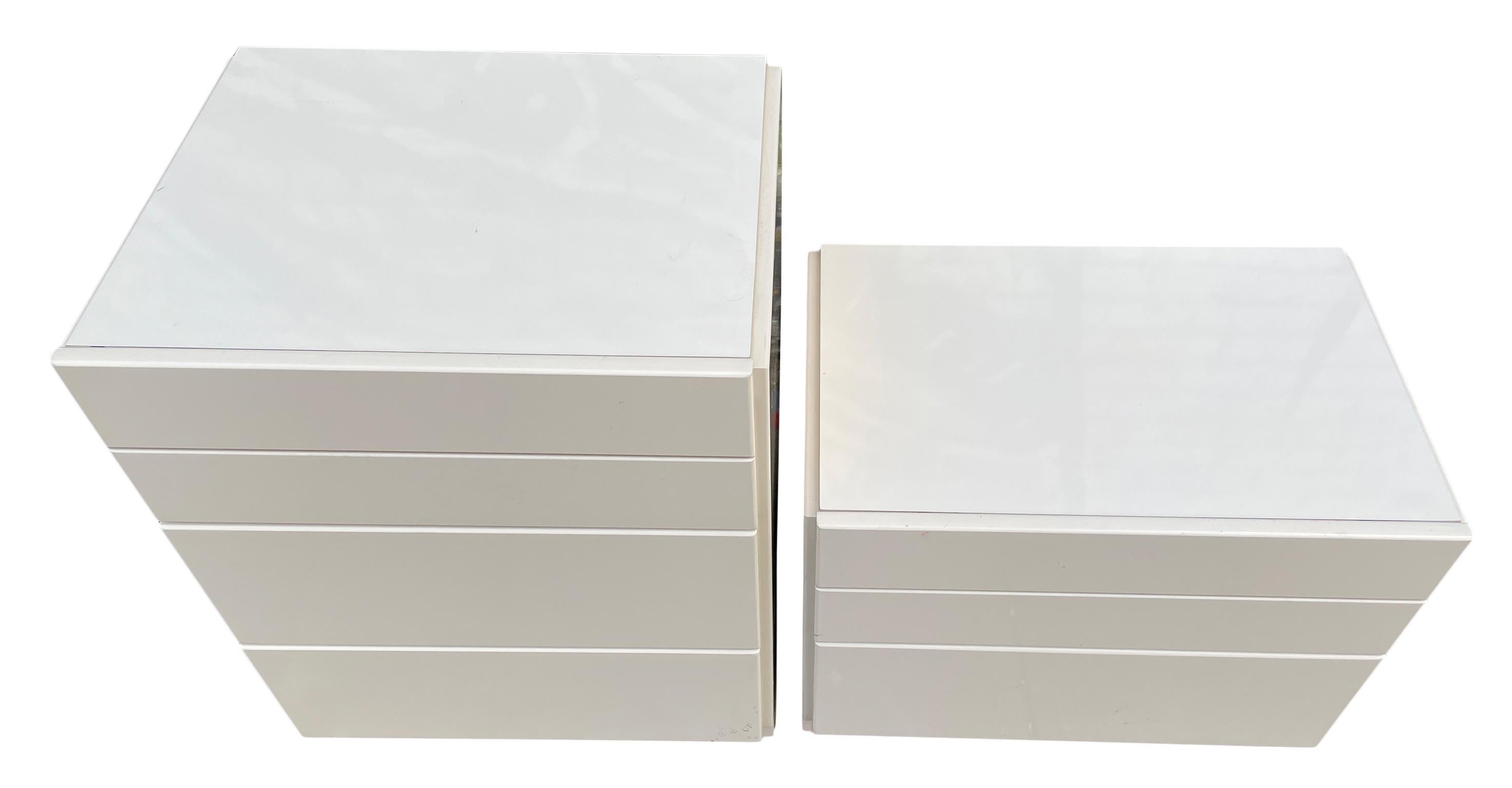 Mid Century Hochglanz taupe Lack Lane's Paar Nachttische 3 & 2 Schubladen (Moderne der Mitte des Jahrhunderts)