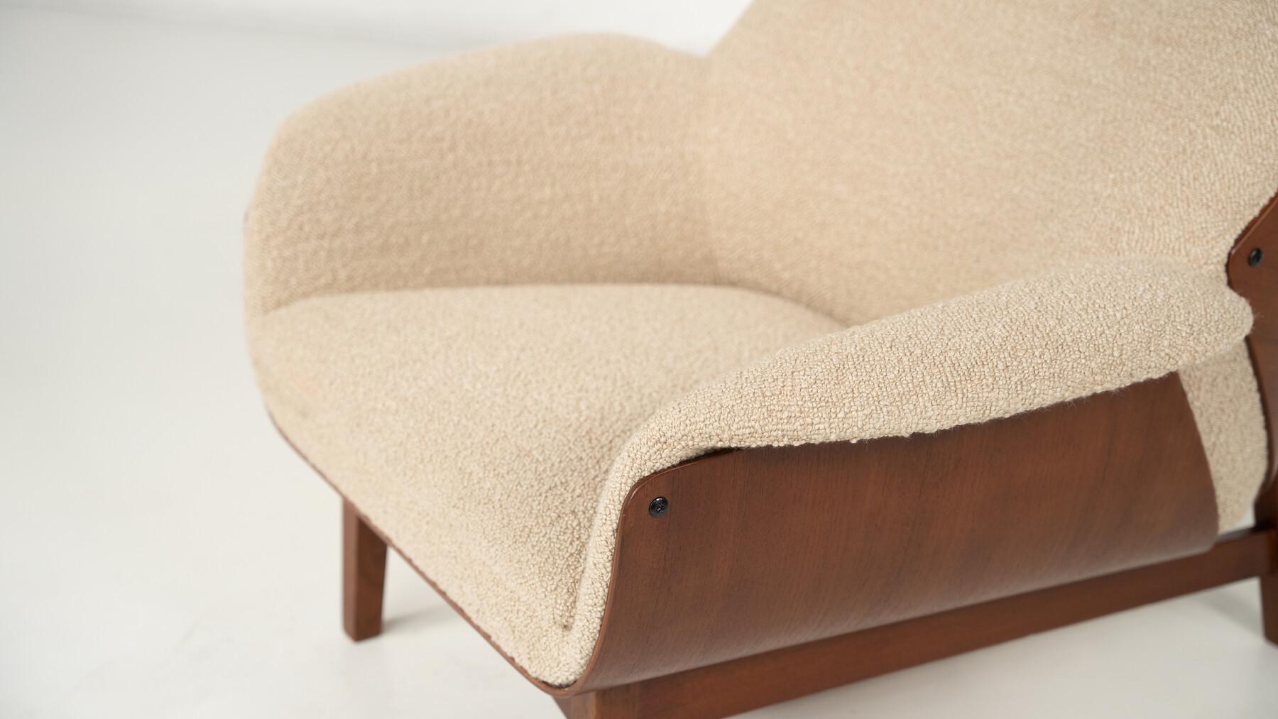 Mid-century Highback Armchair with Ottoman, 1960s - New upholstery en venta 8