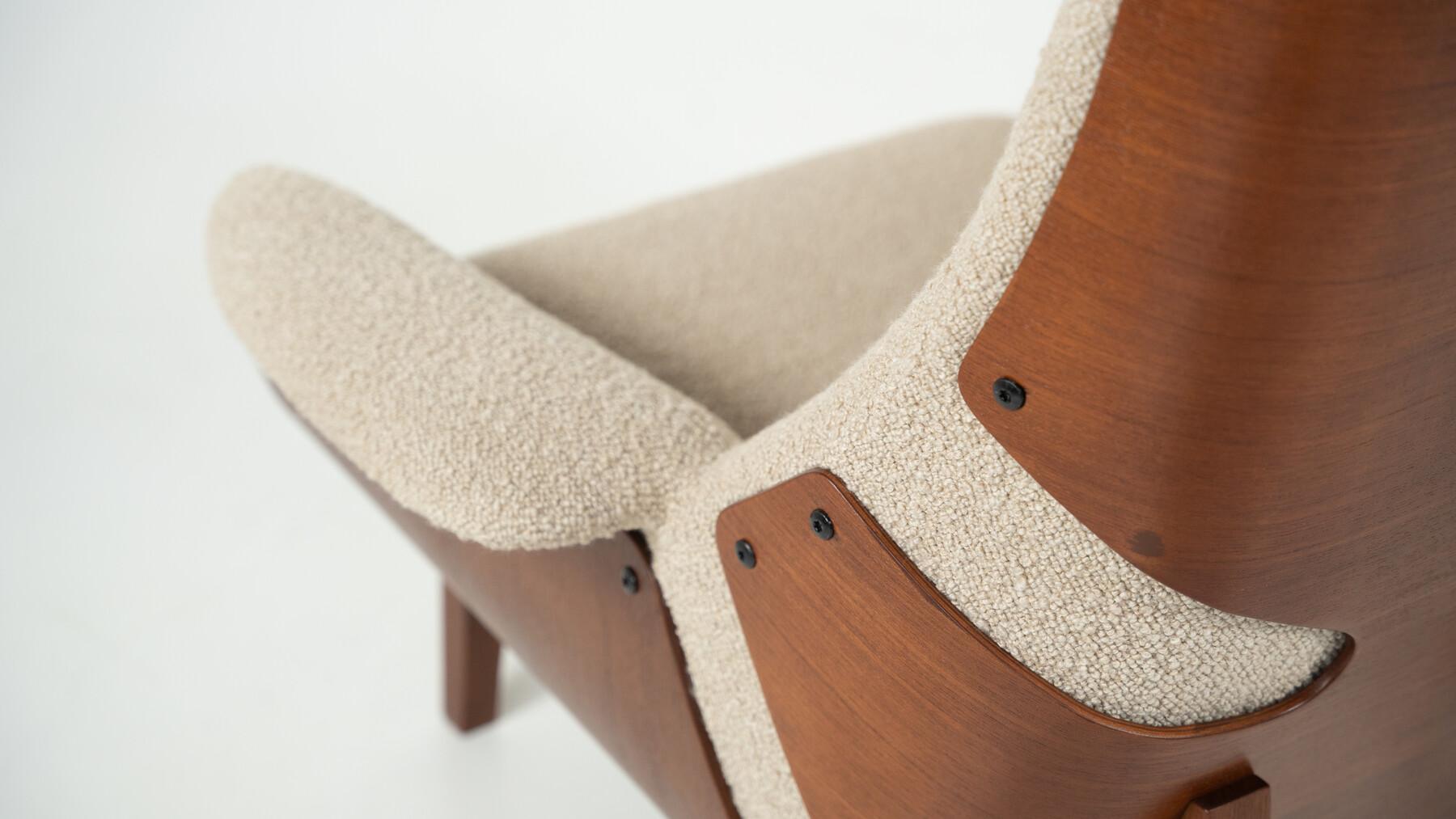 Mid-century Highback Armchair with Ottoman, 1960s - New upholstery en venta 11