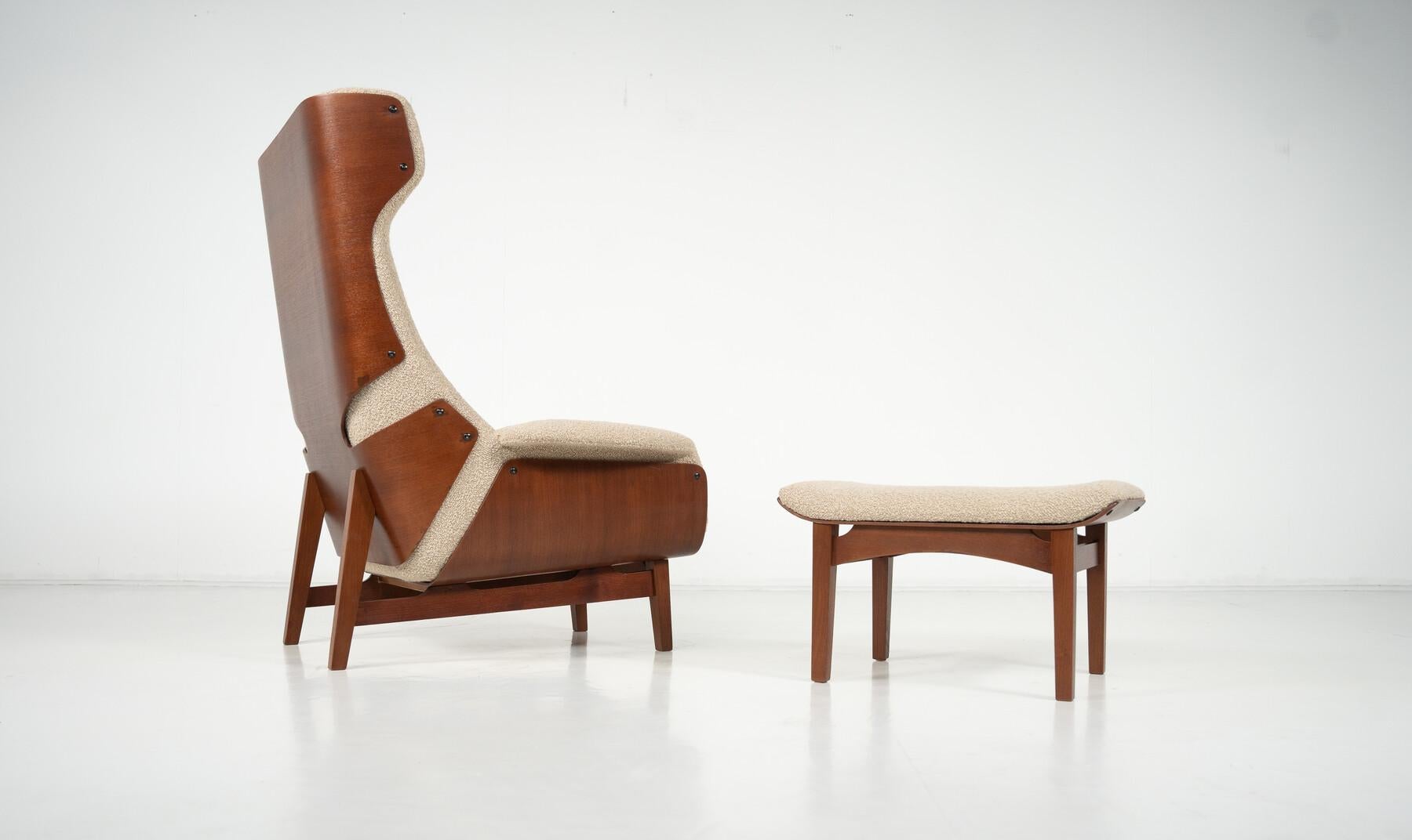 Mid-century Highback Armchair with Ottoman, 1960s - New upholstery Europeo en venta