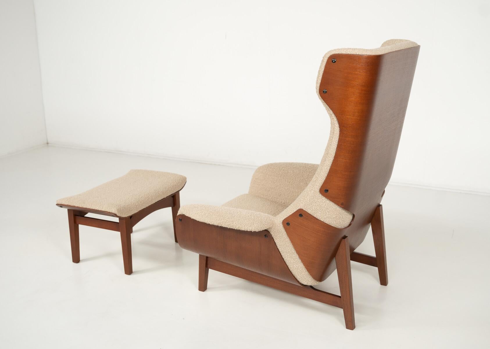Mid-century Highback Armchair with Ottoman, 1960s - New upholstery en venta 1