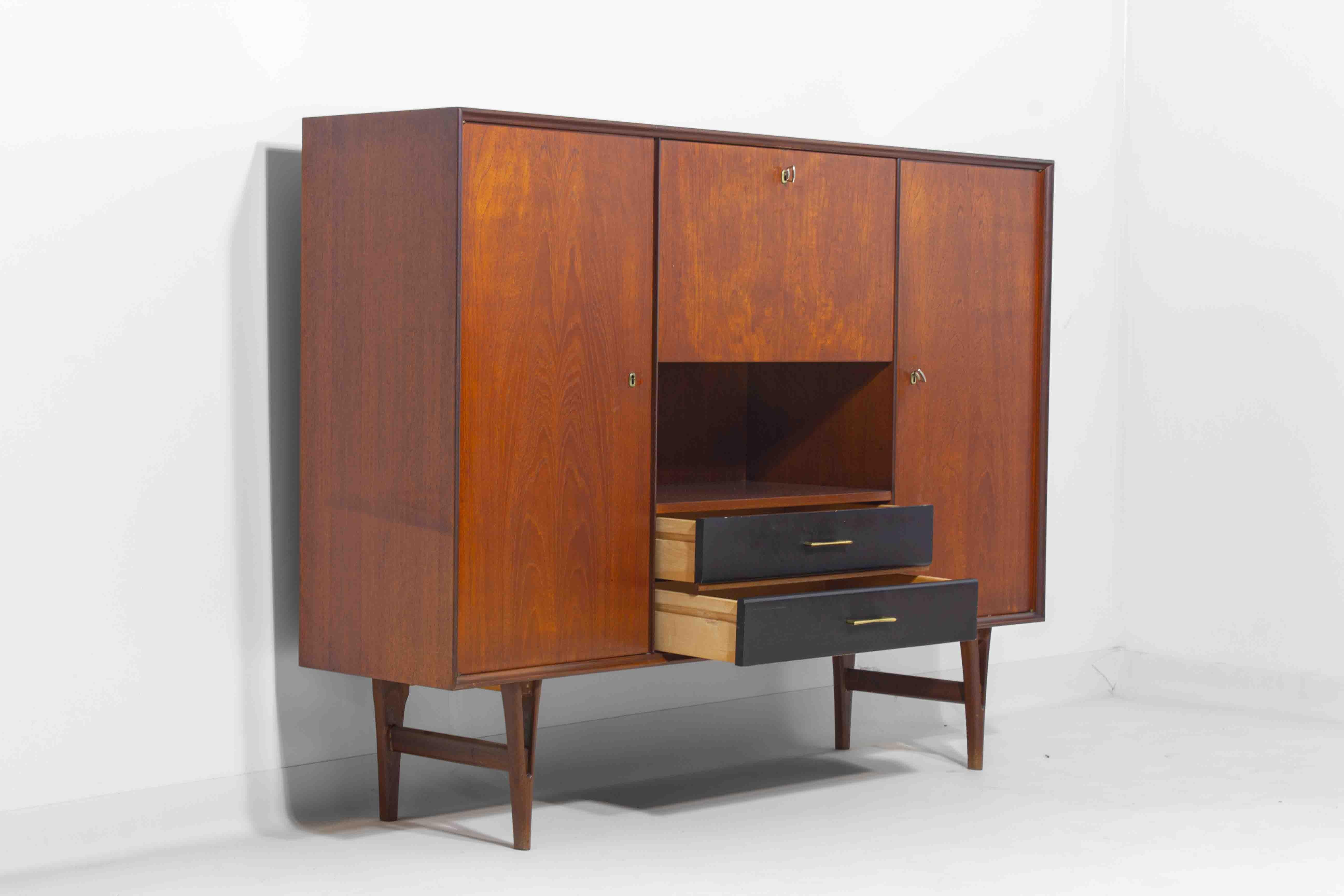 Mid-century highboard by Van Pelt, Belgium 1960s In Good Condition For Sale In Antwerpen, VAN