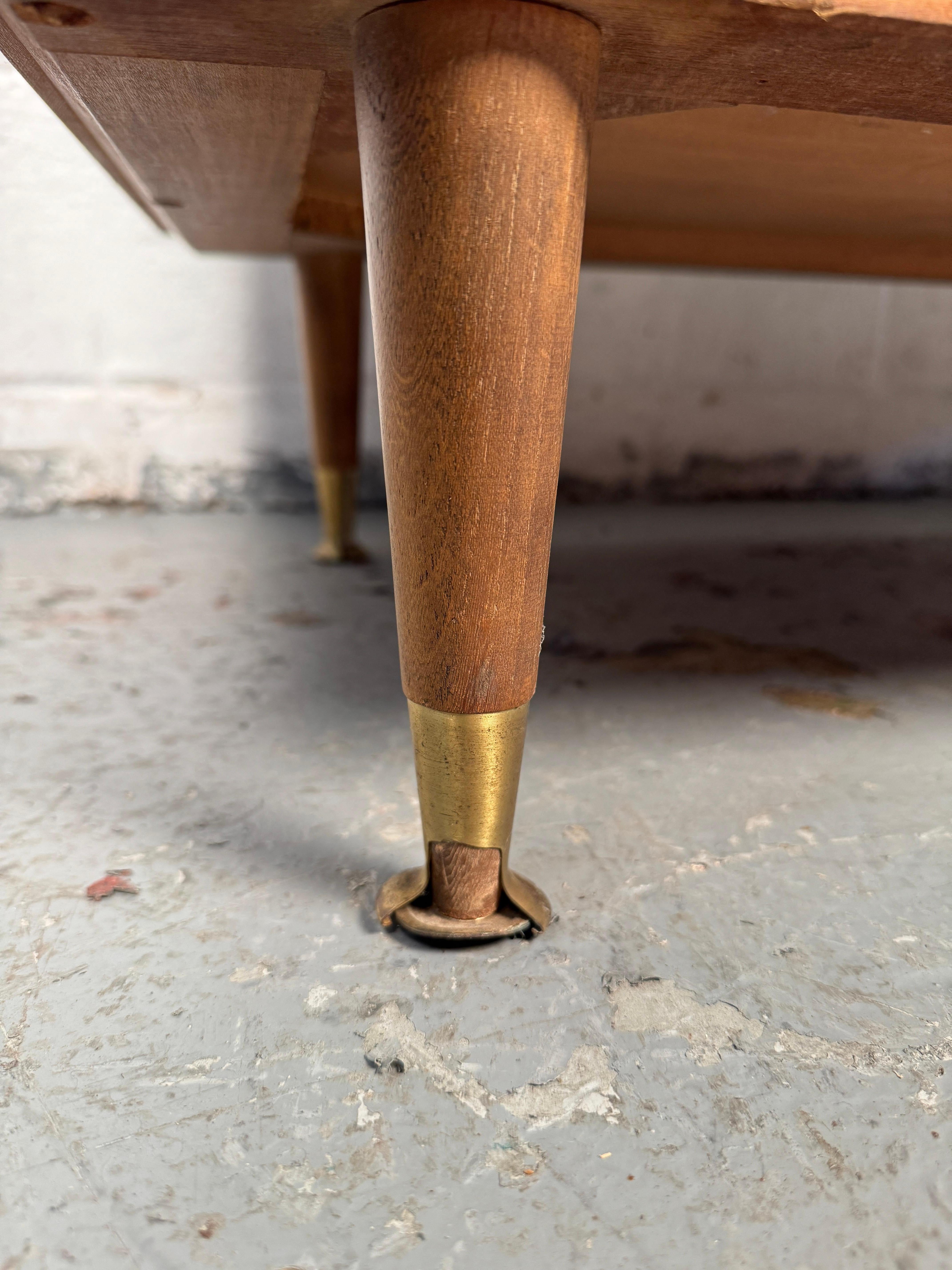 Cómoda Highboy de mediados de siglo diseñada por John Cameron para Distinctive Furniture en venta 12
