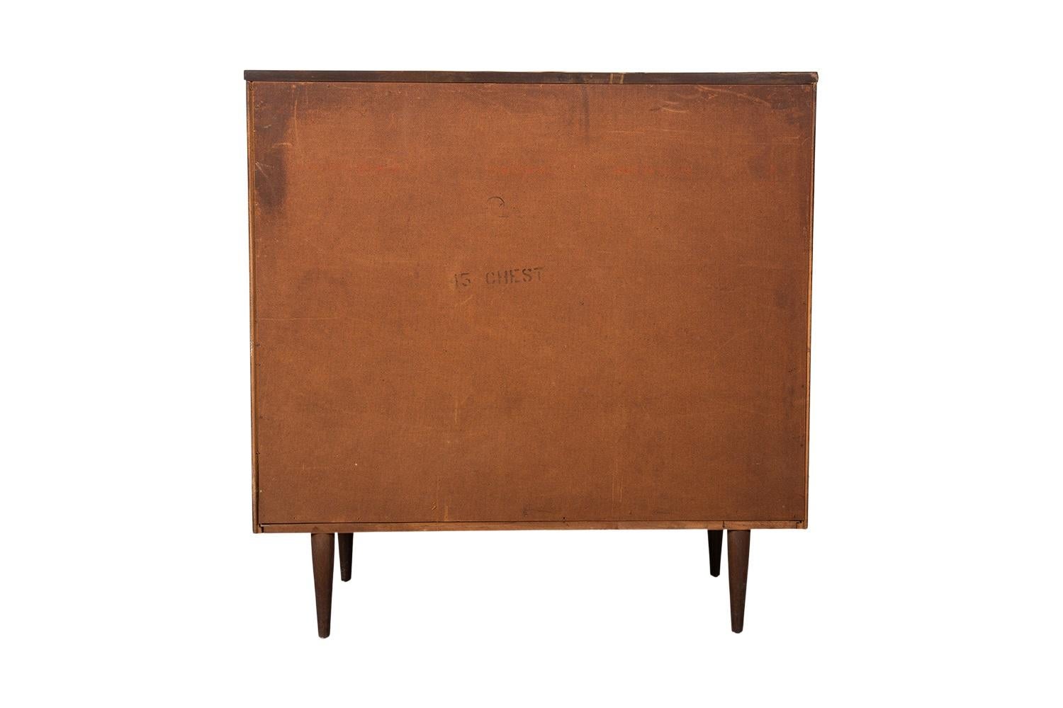 Mid-Century Highboy Tall Walnut Dresser by Dixie Furniture in vendita 3