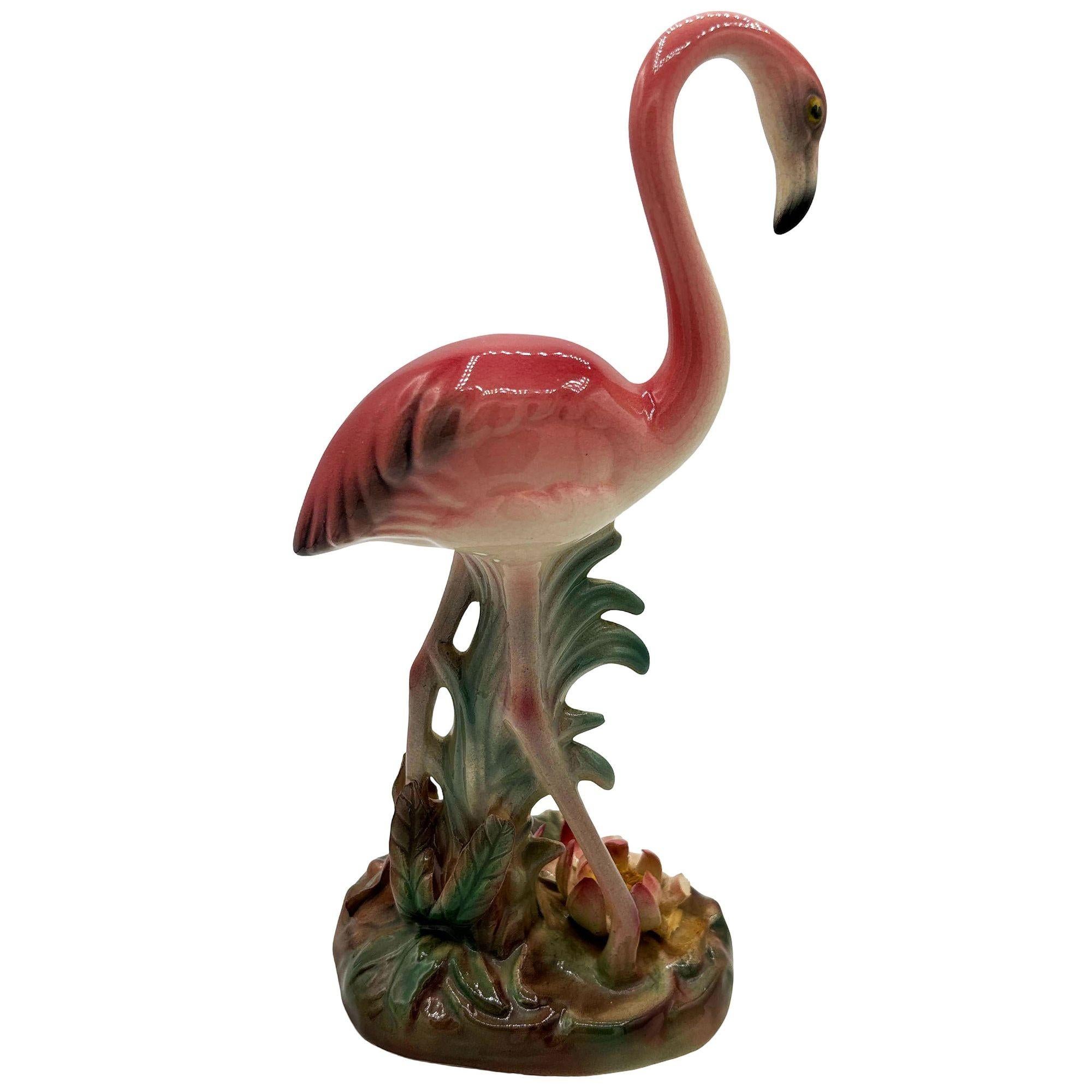 Américain Sculpture de table du milieu du siècle en céramique très détaillée représentant un flamant rose Brad Keeler en vente