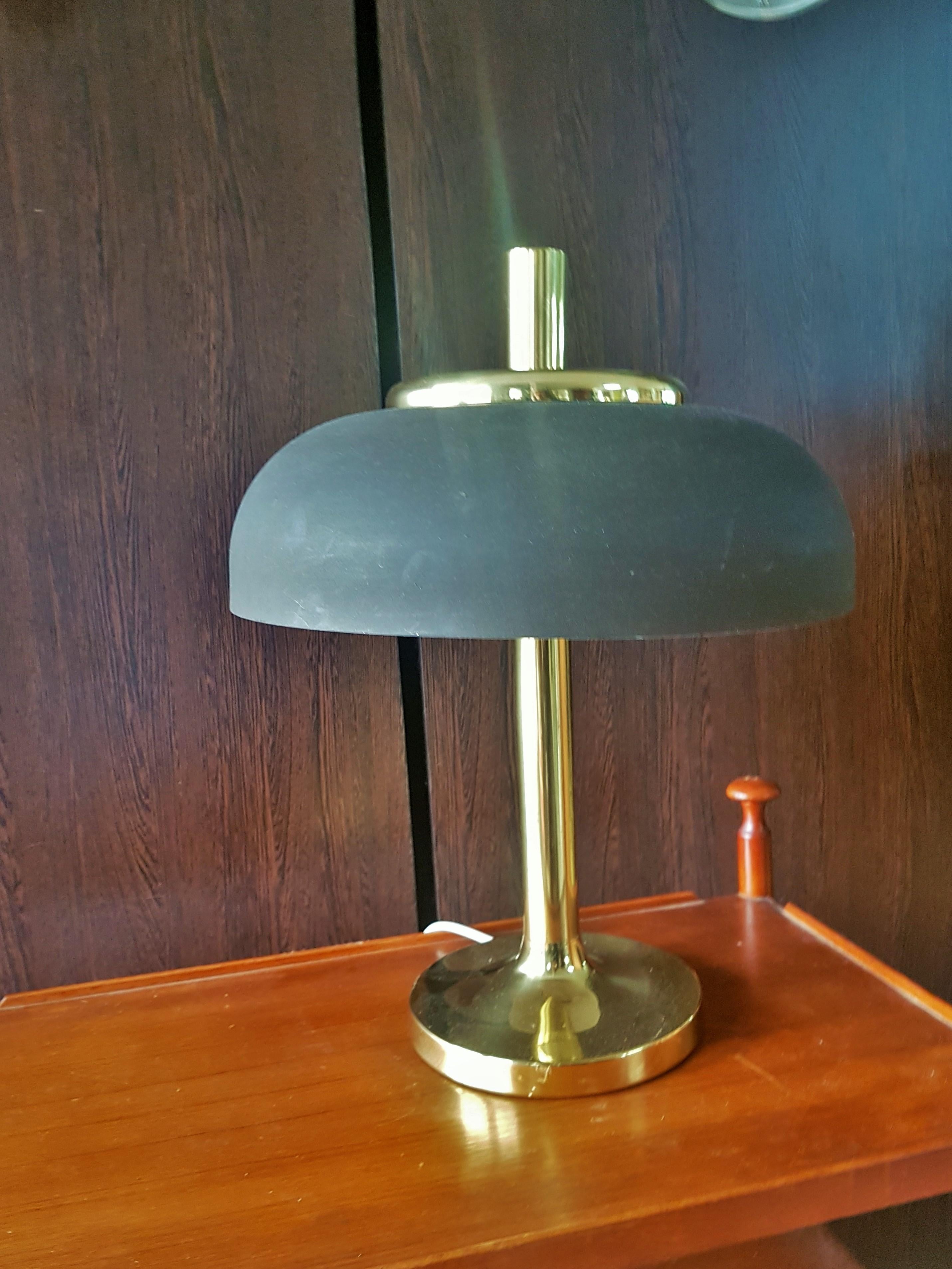 Mid-Century Hillebrand Messing-Tischlampe mit braunem Schirm, Deutschland, 1960er Jahre im Zustand „Gut“ im Angebot in Saarbruecken, DE