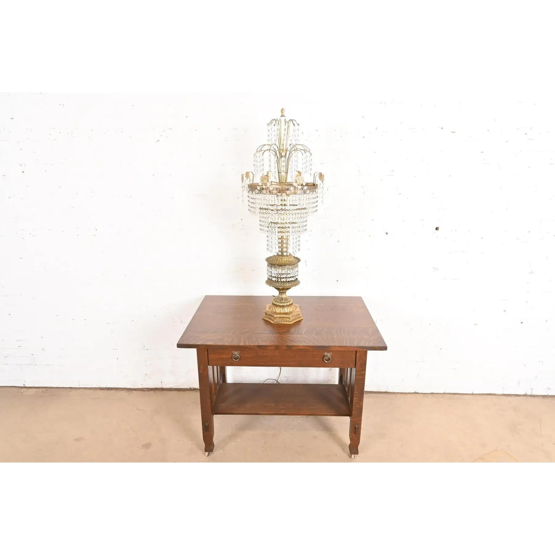 Lampada da tavolo a cascata grande di metà secolo Hollywood Regency in ottone e cristallo in vendita 6