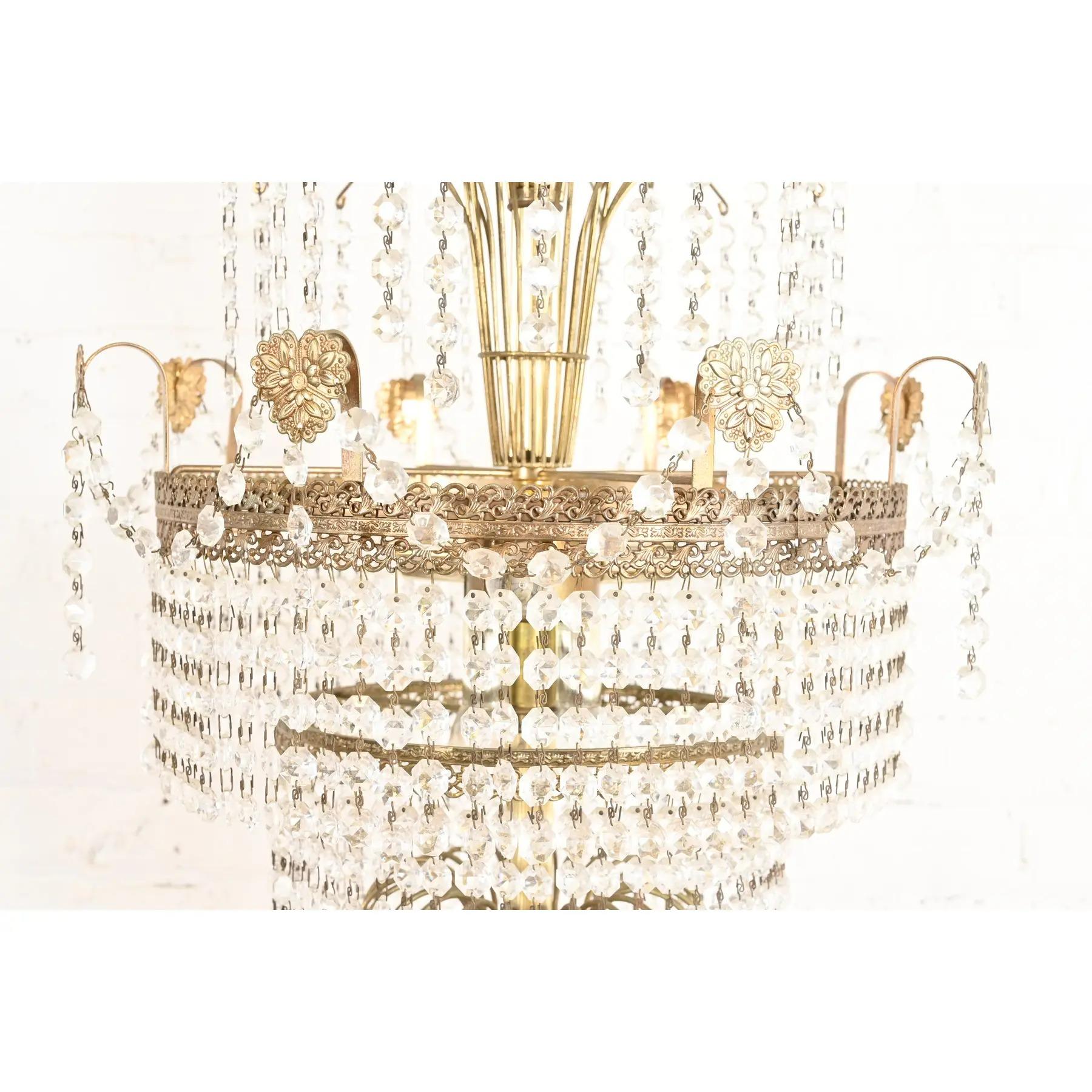 Lampada da tavolo a cascata grande di metà secolo Hollywood Regency in ottone e cristallo in vendita 2