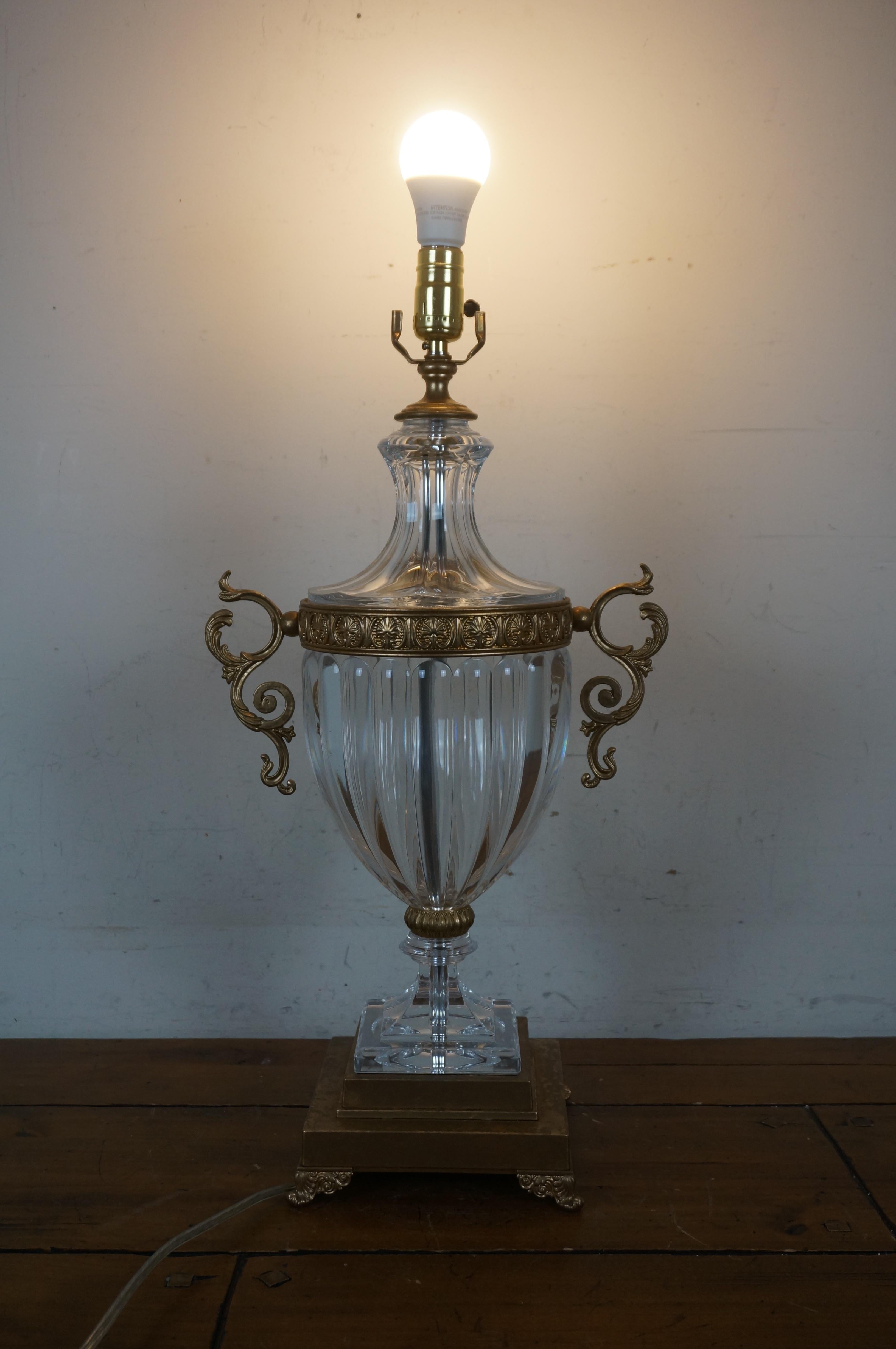 Lampe de table Trophée en laiton et cristal 