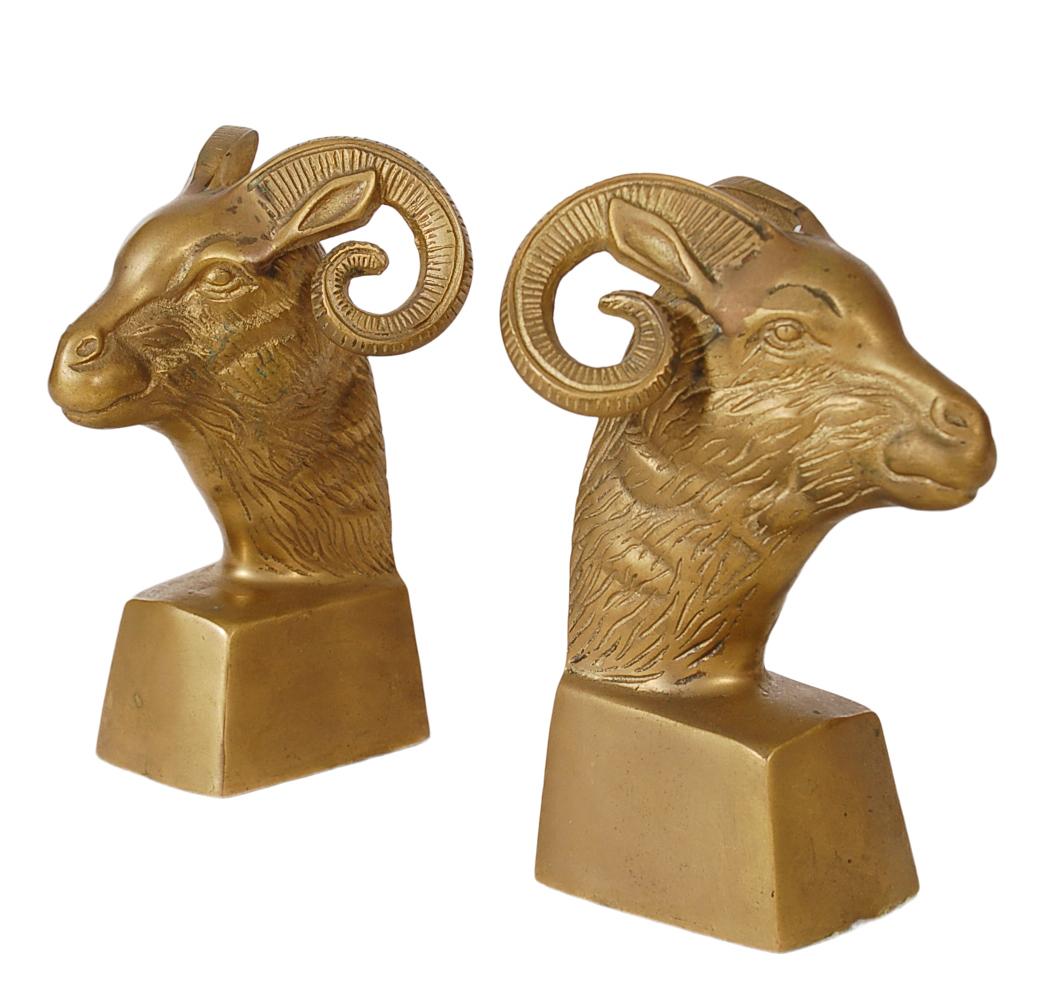 Midcentury Hollywood Regency Brass Rams Head Book Ends In Good Condition For Sale In Philadelphia, PA