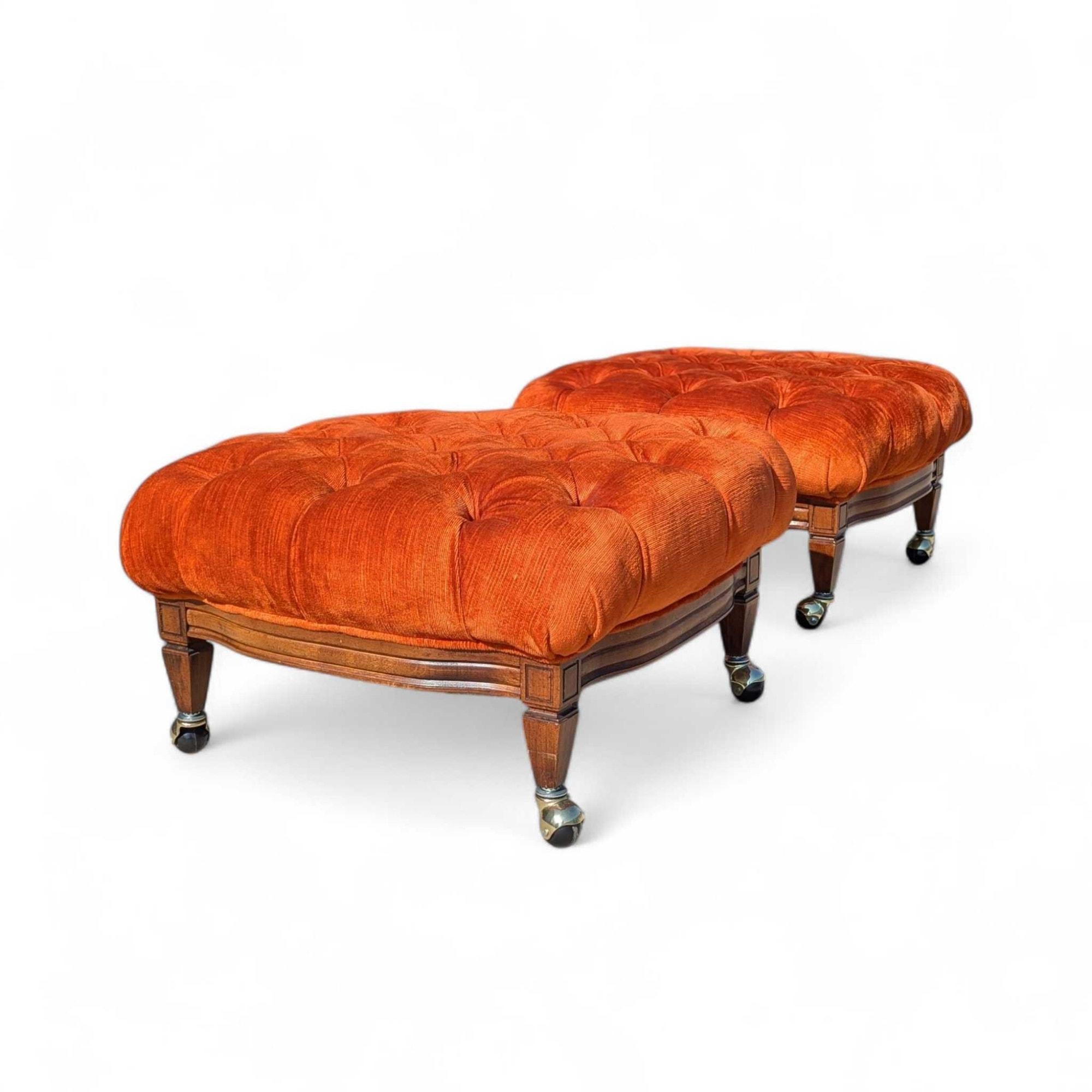 Hollywood-Regency-Ottomanen aus der Jahrhundertmitte in gebranntem Orange mit Kordtuft, paarweise im Angebot 7