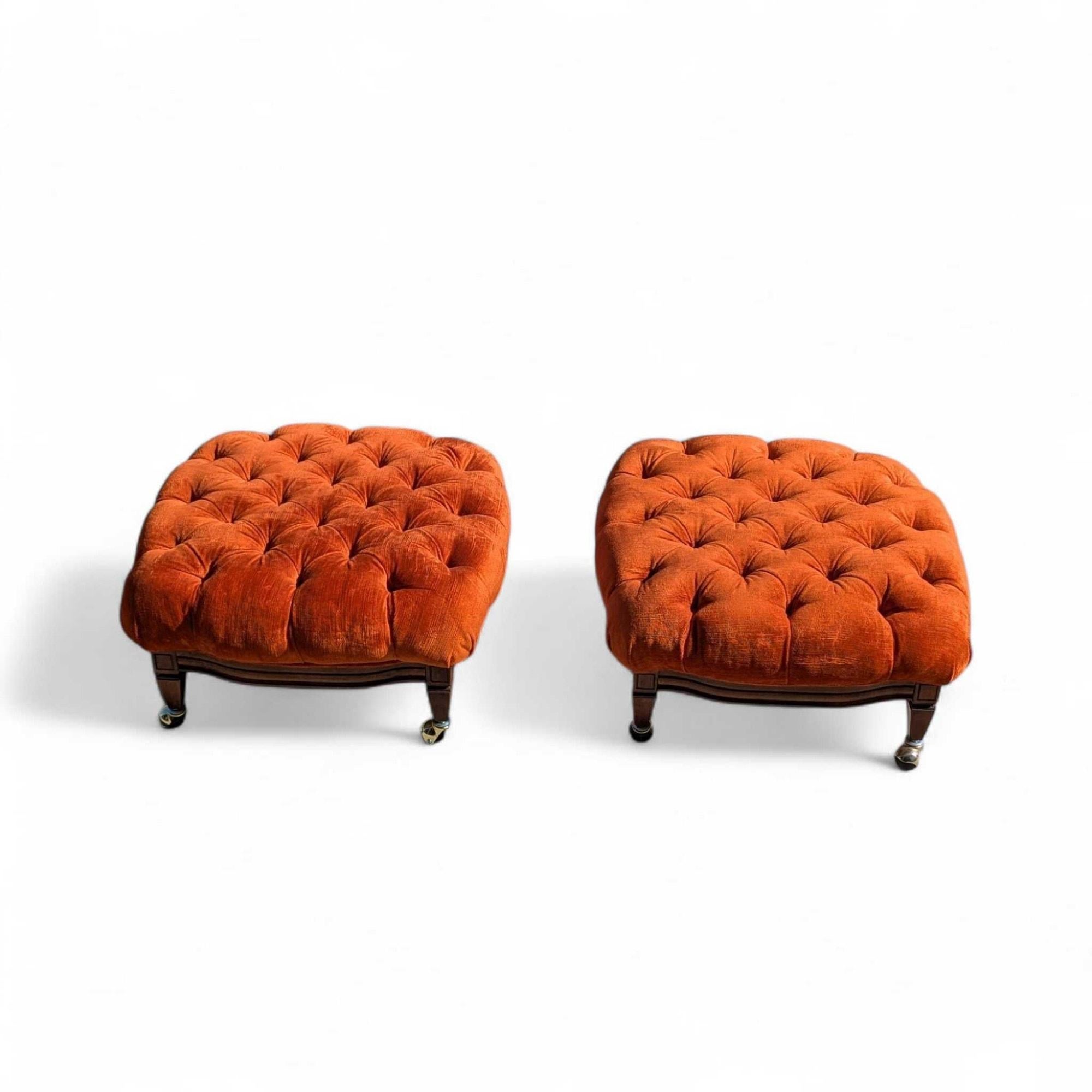 Hollywood-Regency-Ottomanen aus der Jahrhundertmitte in gebranntem Orange mit Kordtuft, paarweise im Angebot 11