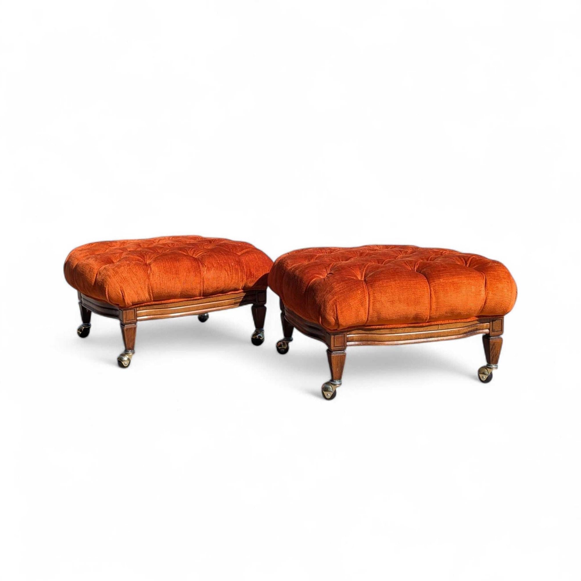 Hollywood-Regency-Ottomanen aus der Jahrhundertmitte in gebranntem Orange mit Kordtuft, paarweise im Angebot 12