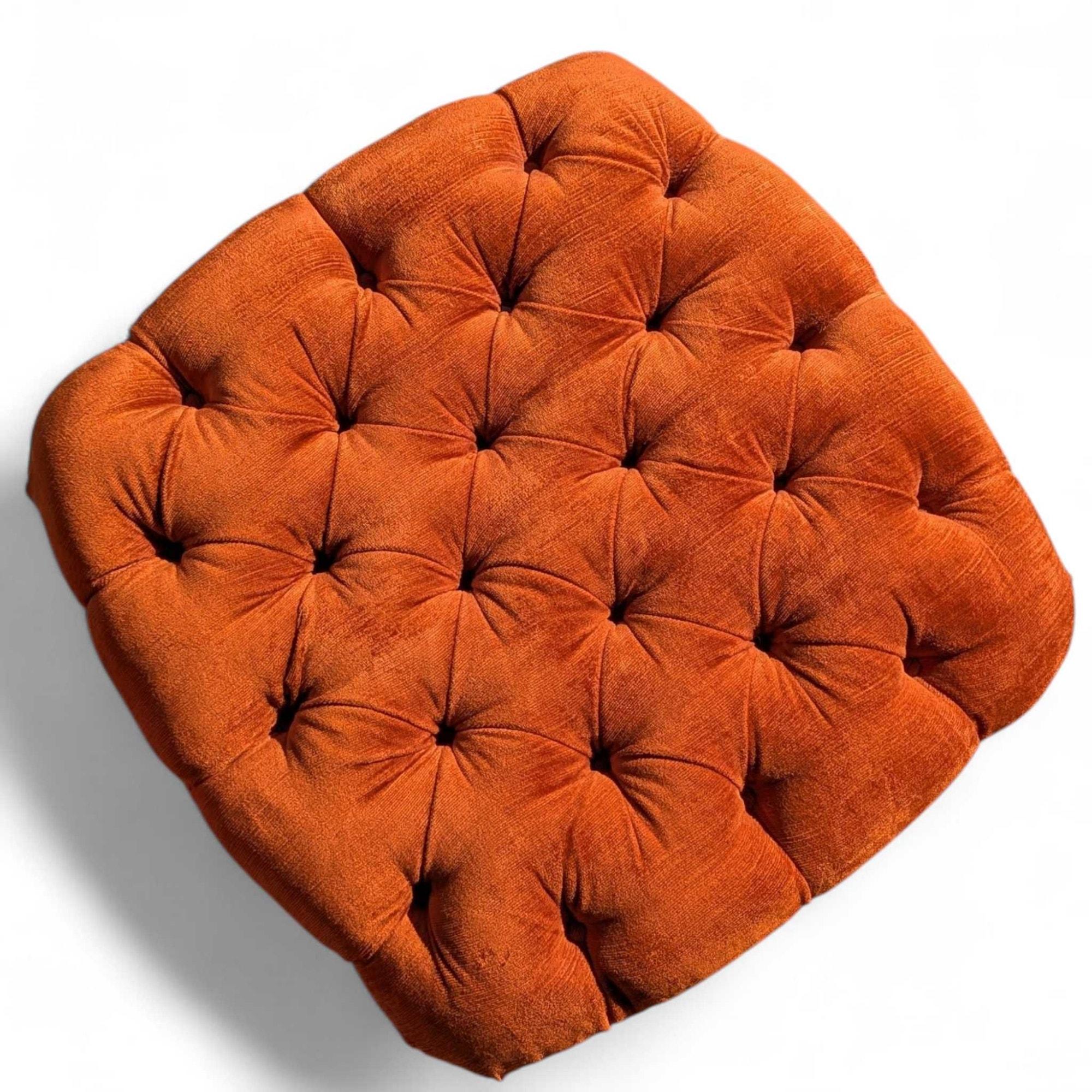 Hollywood-Regency-Ottomanen aus der Jahrhundertmitte in gebranntem Orange mit Kordtuft, paarweise im Angebot 2