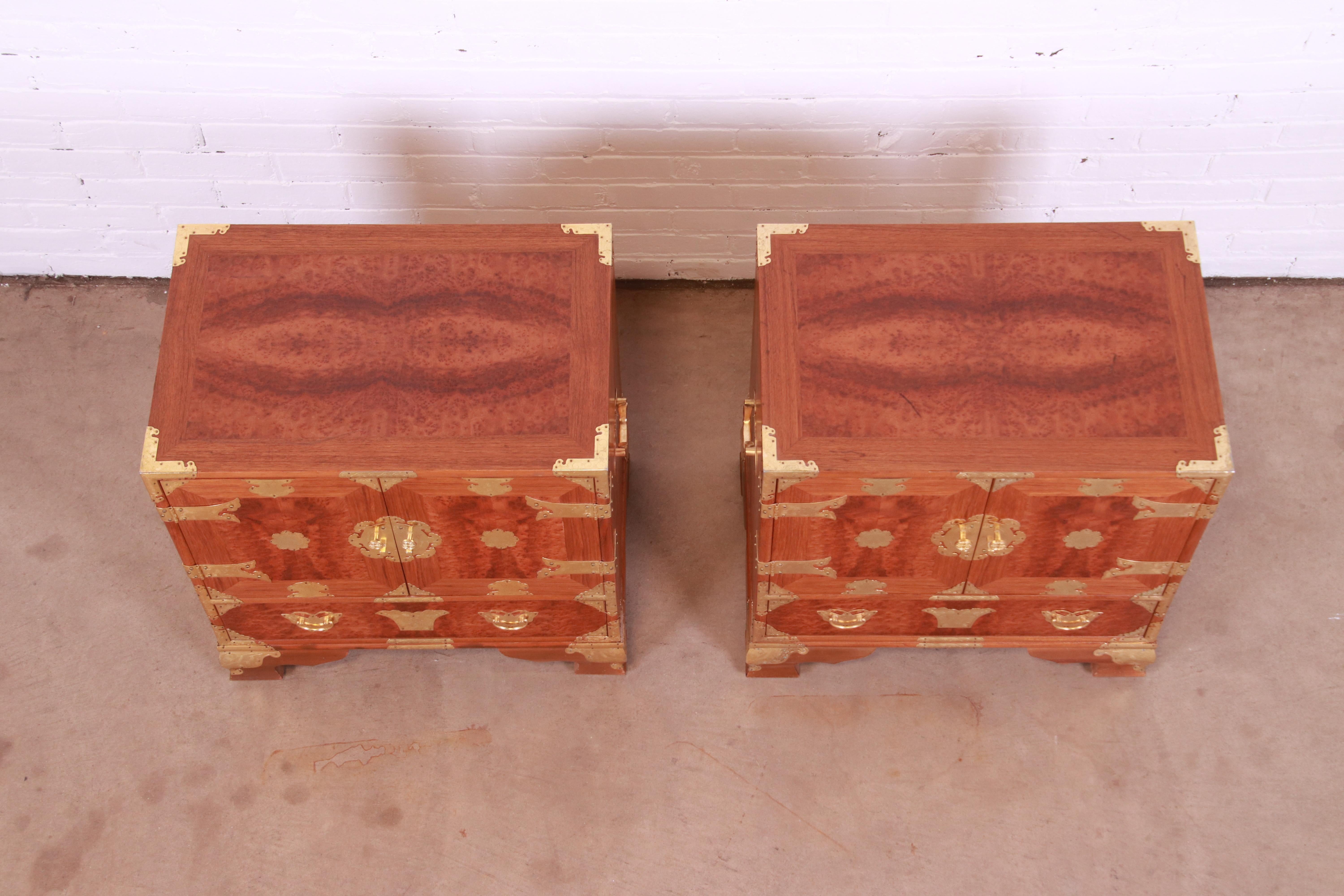 Mid-Century Hollywood Regency Chinoiserie Burl Wood and Brass Nightstands, Pair 7