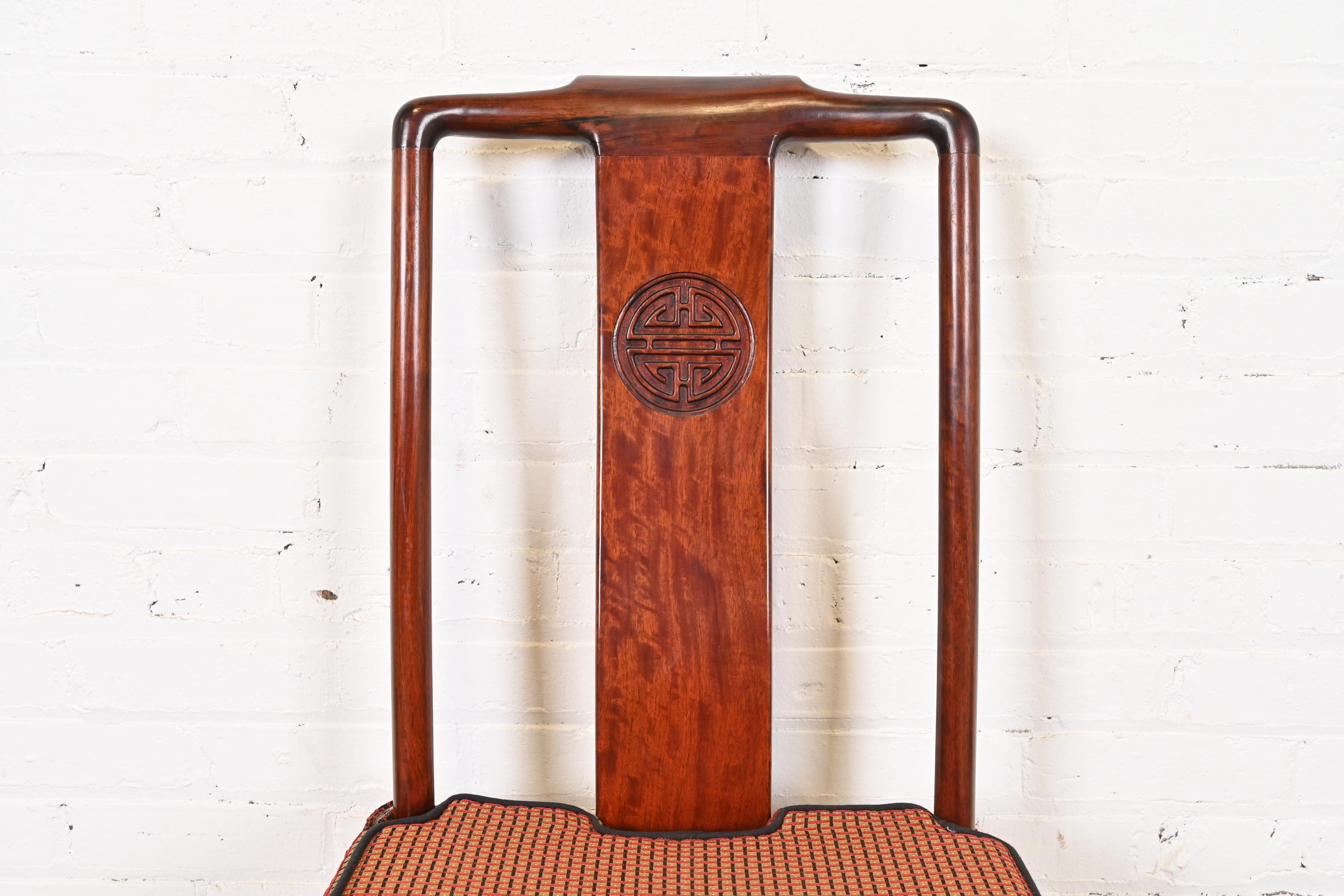 Ensemble de huit chaises de salle à manger en bois de rose de style Hollywood Regency du milieu du siècle dernier en vente 5