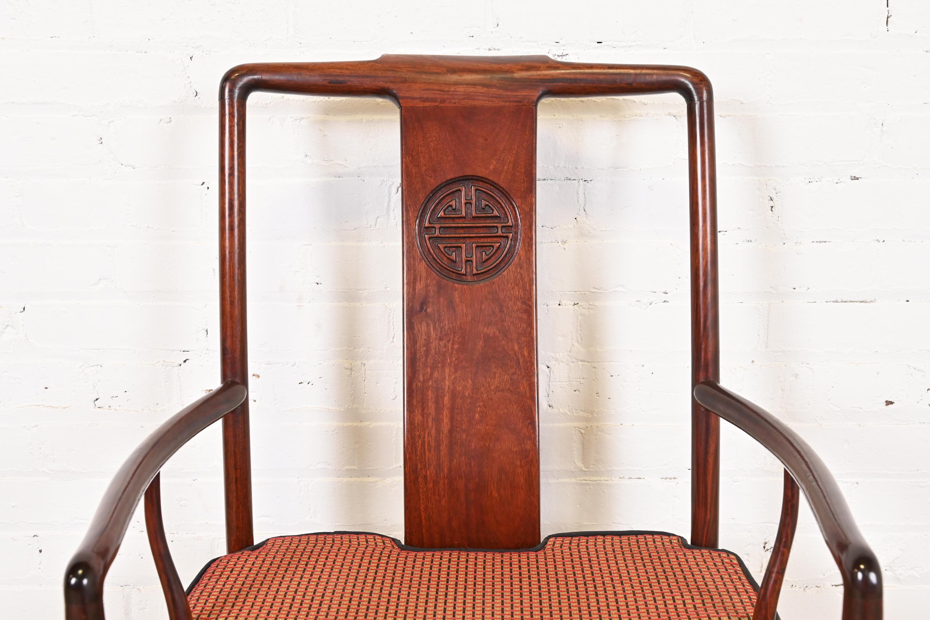 Ensemble de huit chaises de salle à manger en bois de rose de style Hollywood Regency du milieu du siècle dernier en vente 9