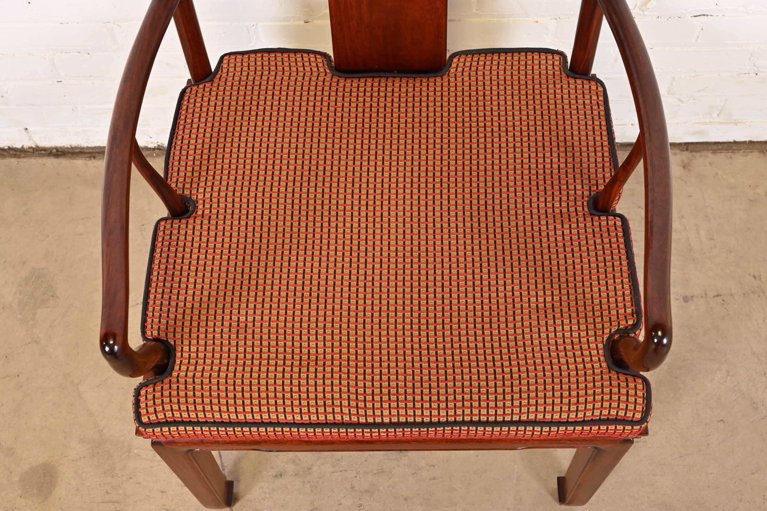 Ensemble de huit chaises de salle à manger en bois de rose de style Hollywood Regency du milieu du siècle dernier en vente 11