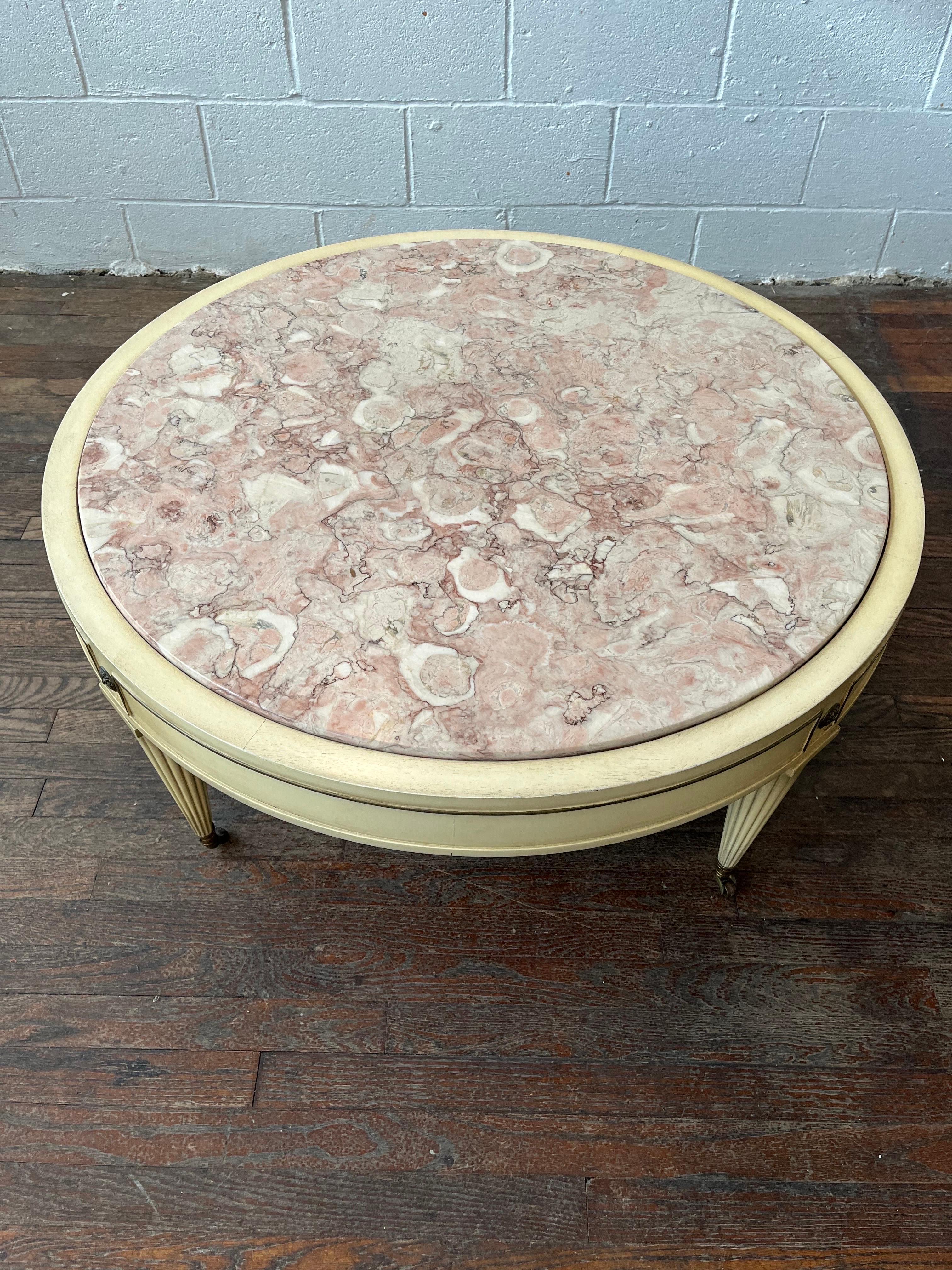 Mid Century Hollywood Regency Fossilized Pink Marble Coffee Table In Good Condition For Sale In W Allenhurst, NJ