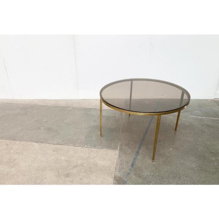 Table basse en laiton et verre de style Hollywood Regency, années 1960 Excellent état - En vente à Hamburg, DE