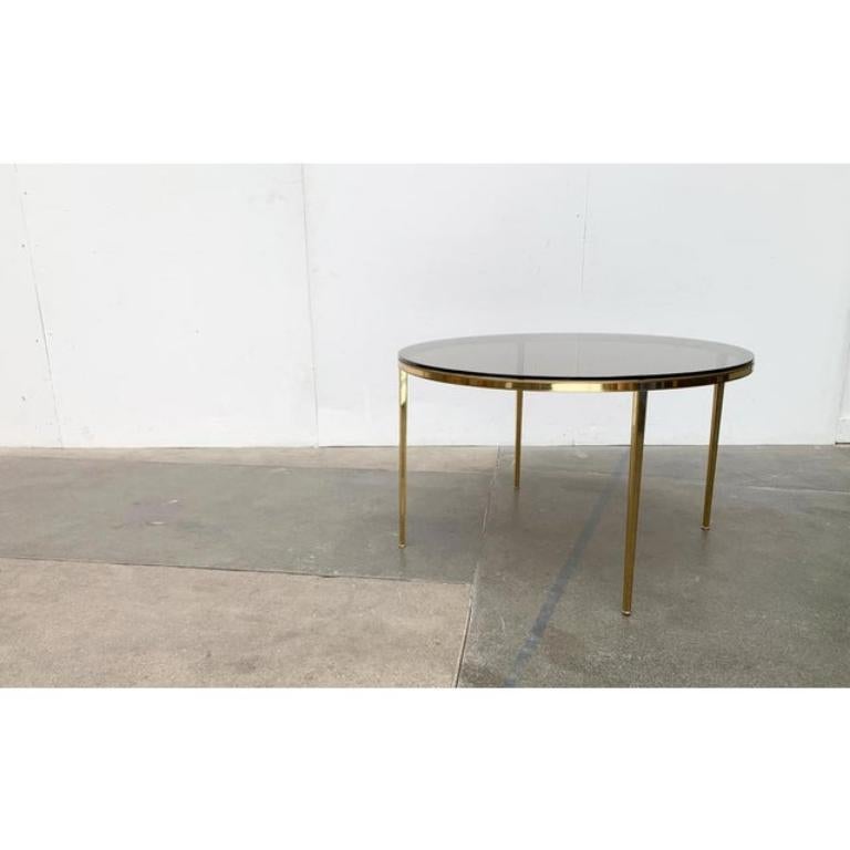 Table basse en laiton et verre de style Hollywood Regency, années 1960 en vente 1
