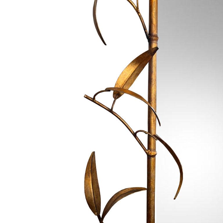 Mid-Century Hollywood Regency Gilt Bamboo & Tôle Wall Mirror c. 1960s In Good Condition For Sale In Oklahoma City, OK