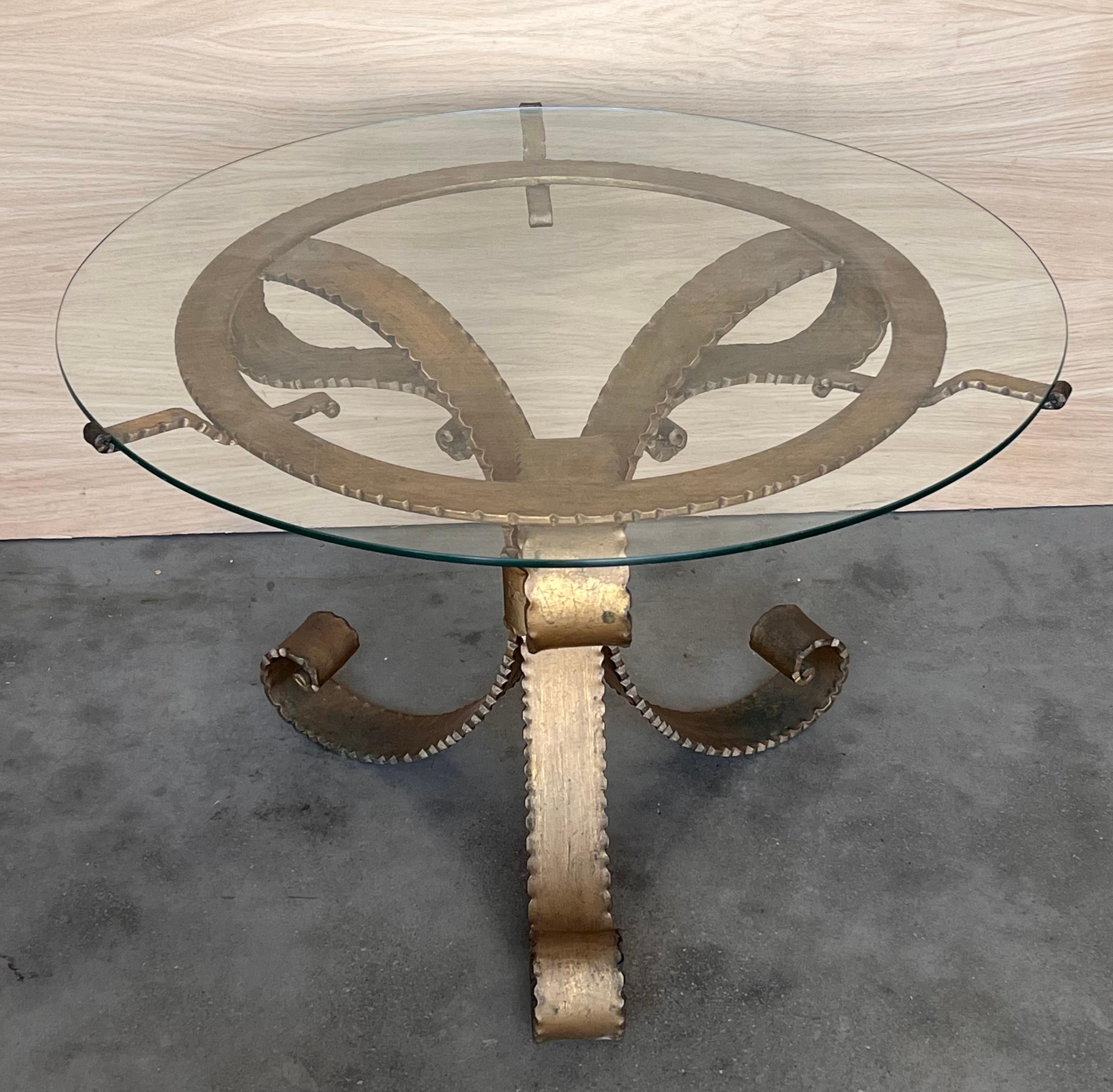 Espagnol Table à cocktail en fer doré français de style Hollywood Regency du milieu du siècle dernier en vente