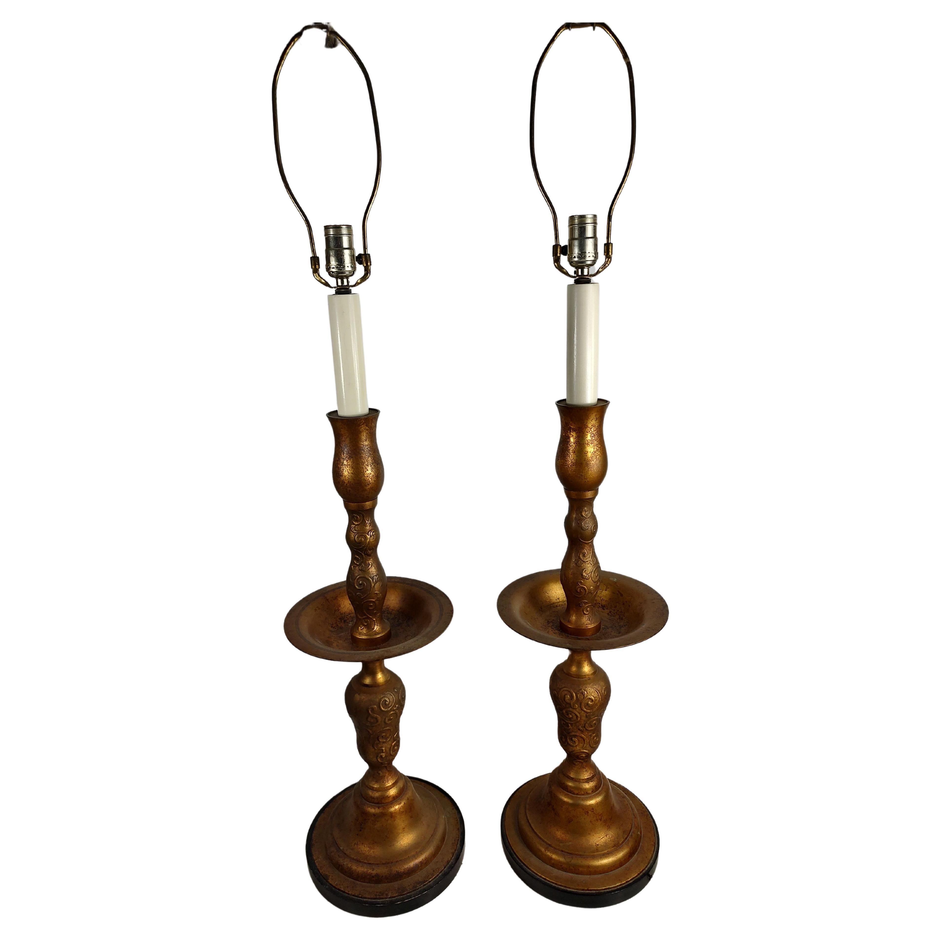 Hollywood Regency-Tischlampen aus vergoldetem Metall im Pricket-Stil aus der Mitte des Jahrhunderts