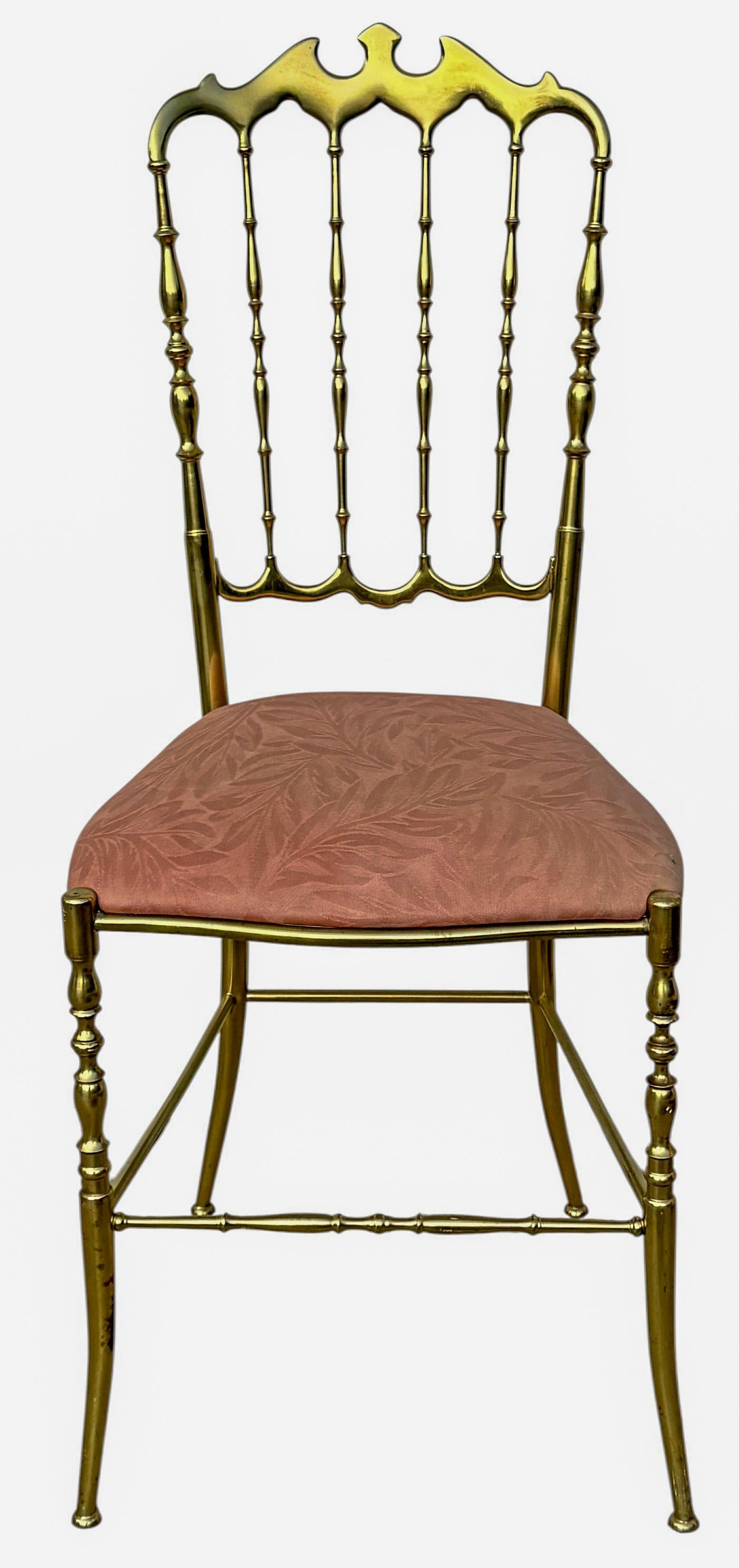 This is a 1950s Hollywood Regency Era Italian brass Chianti chair. The piece is solid brass and in very good condition. The pink damask upholstery is vintage with lite wear. 