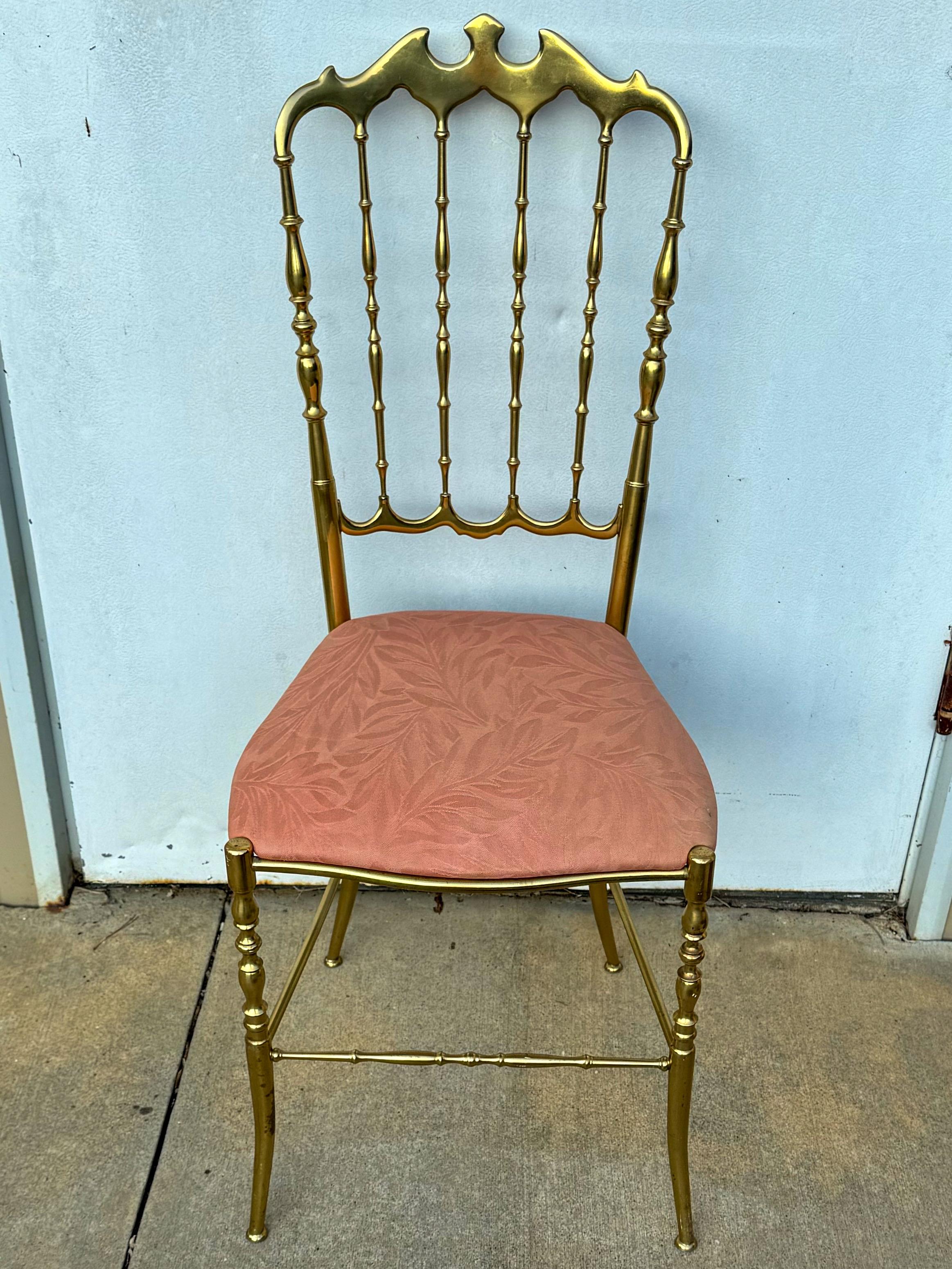 Mid-Century Hollywood Regency Italian Brass Chiavari  Side  Desk  Vanity Chair In Good Condition For Sale In Kennesaw, GA