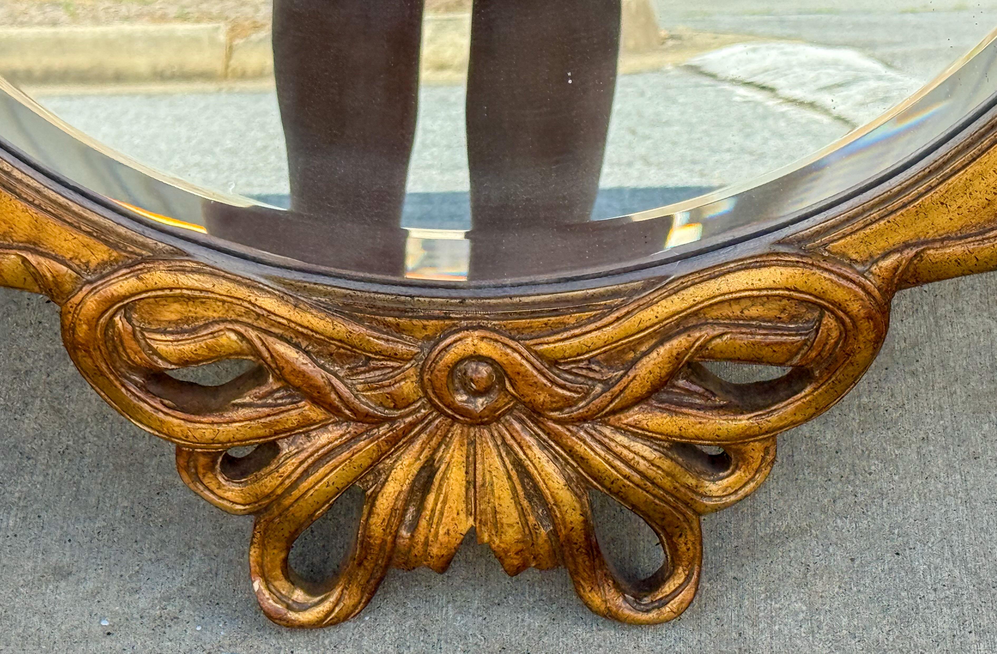Miroir à ruban en bois doré sculpté, Hollywood Regency, milieu du siècle Bon état - En vente à Kennesaw, GA