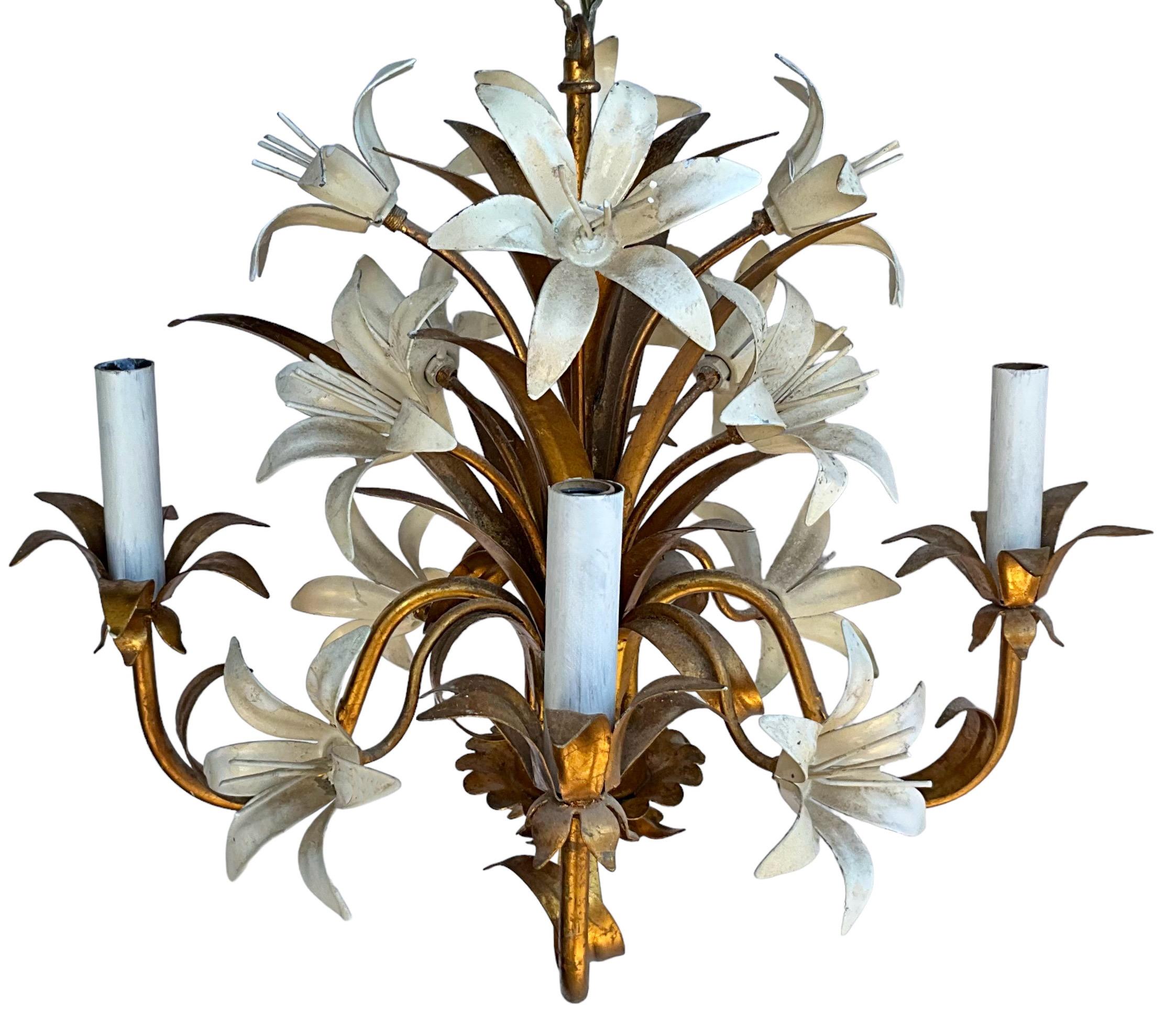 Mid-Century Hollywood Regency Italian Gilt Tole Chandelier With Lilies - 6 Arm For Sale 1