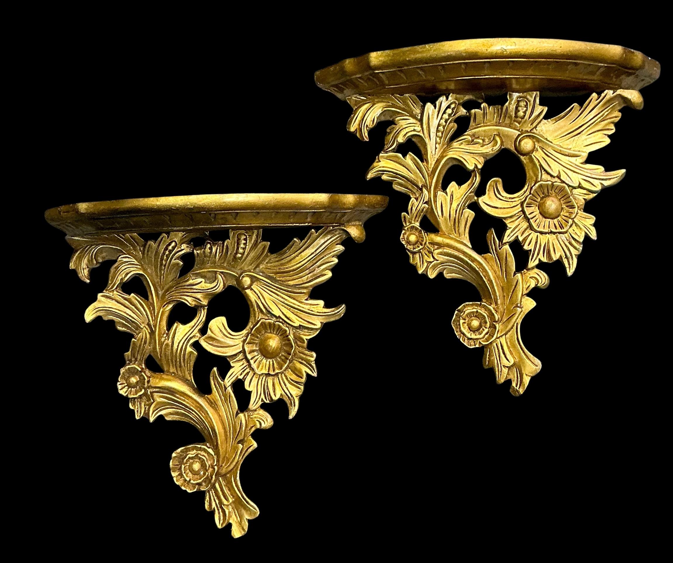 Ménsulas de Pared Florales de Madera Dorada Italiana de la Regencia de Hollywood de Mediados de Siglo - Pareja Italiano en venta