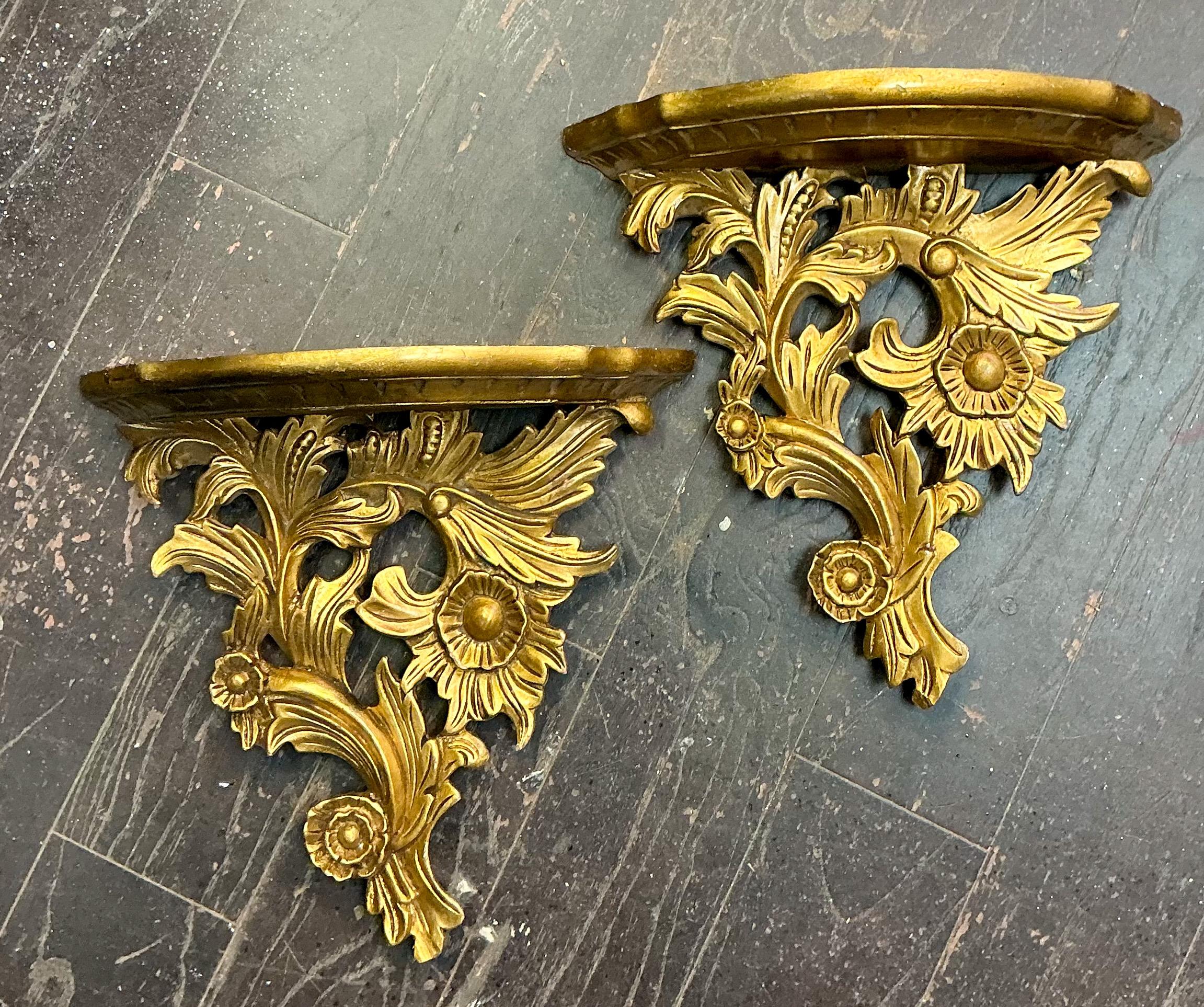 Ménsulas de Pared Florales de Madera Dorada Italiana de la Regencia de Hollywood de Mediados de Siglo - Pareja en venta 1