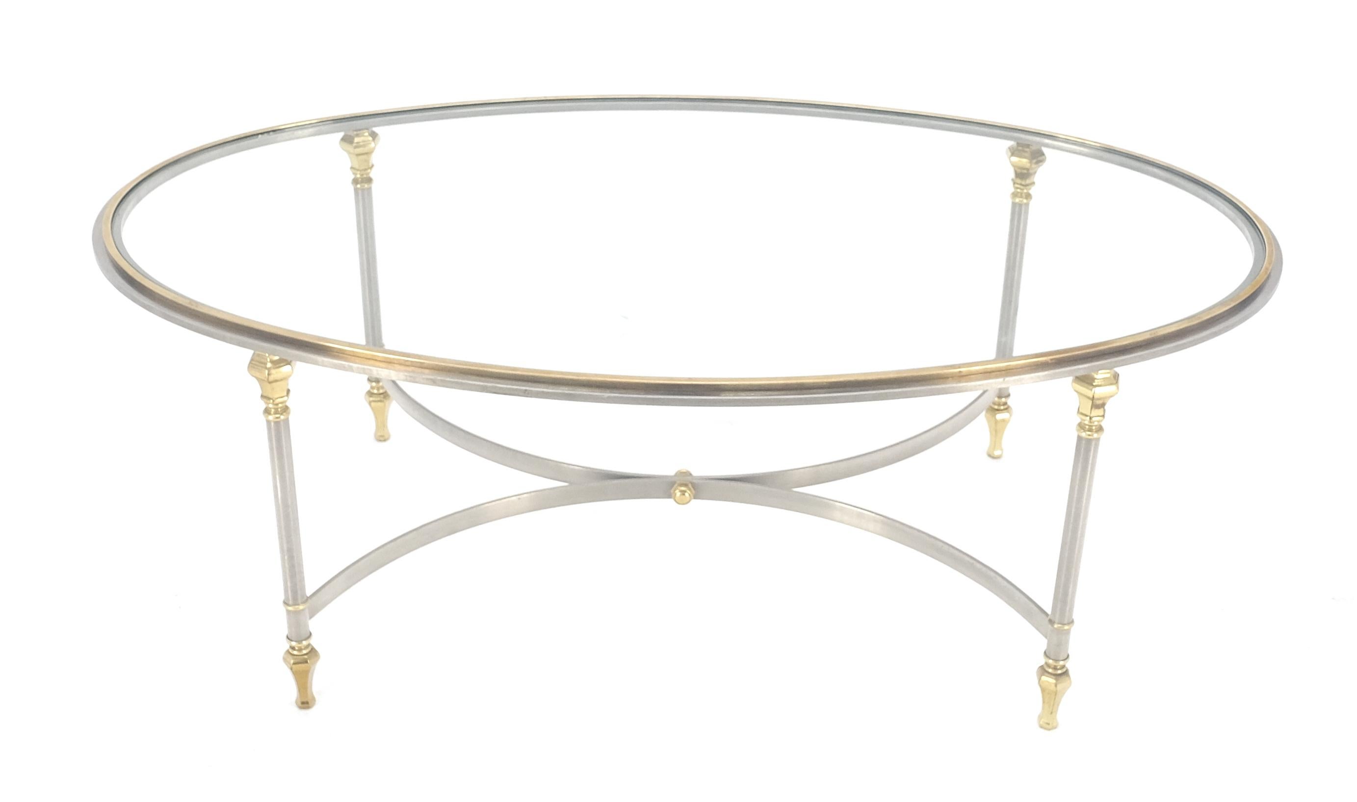 italien Table à café en laiton et chrome, milieu de siècle, Hollywood Regency, Italie, plateau ovale en verre en vente