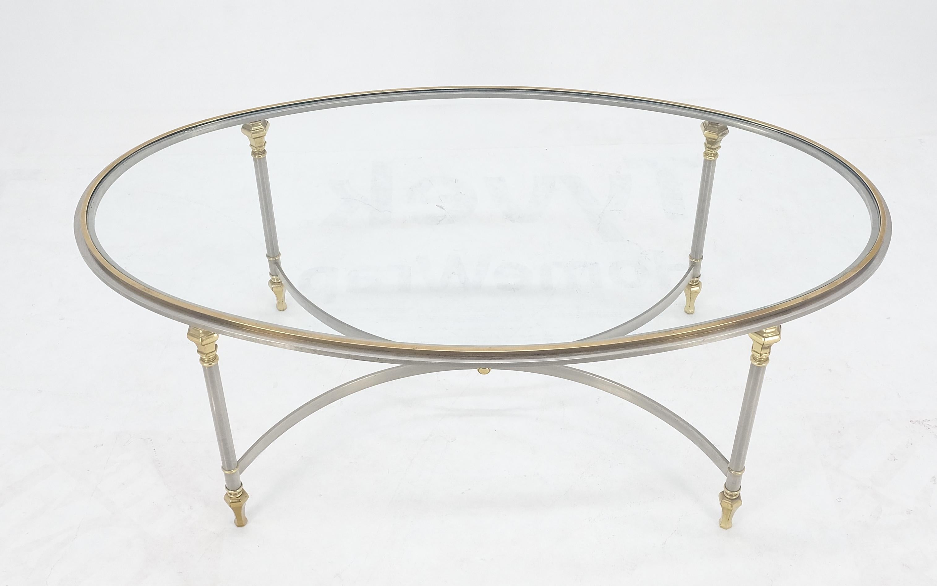Table à café en laiton et chrome, milieu de siècle, Hollywood Regency, Italie, plateau ovale en verre Bon état - En vente à Rockaway, NJ