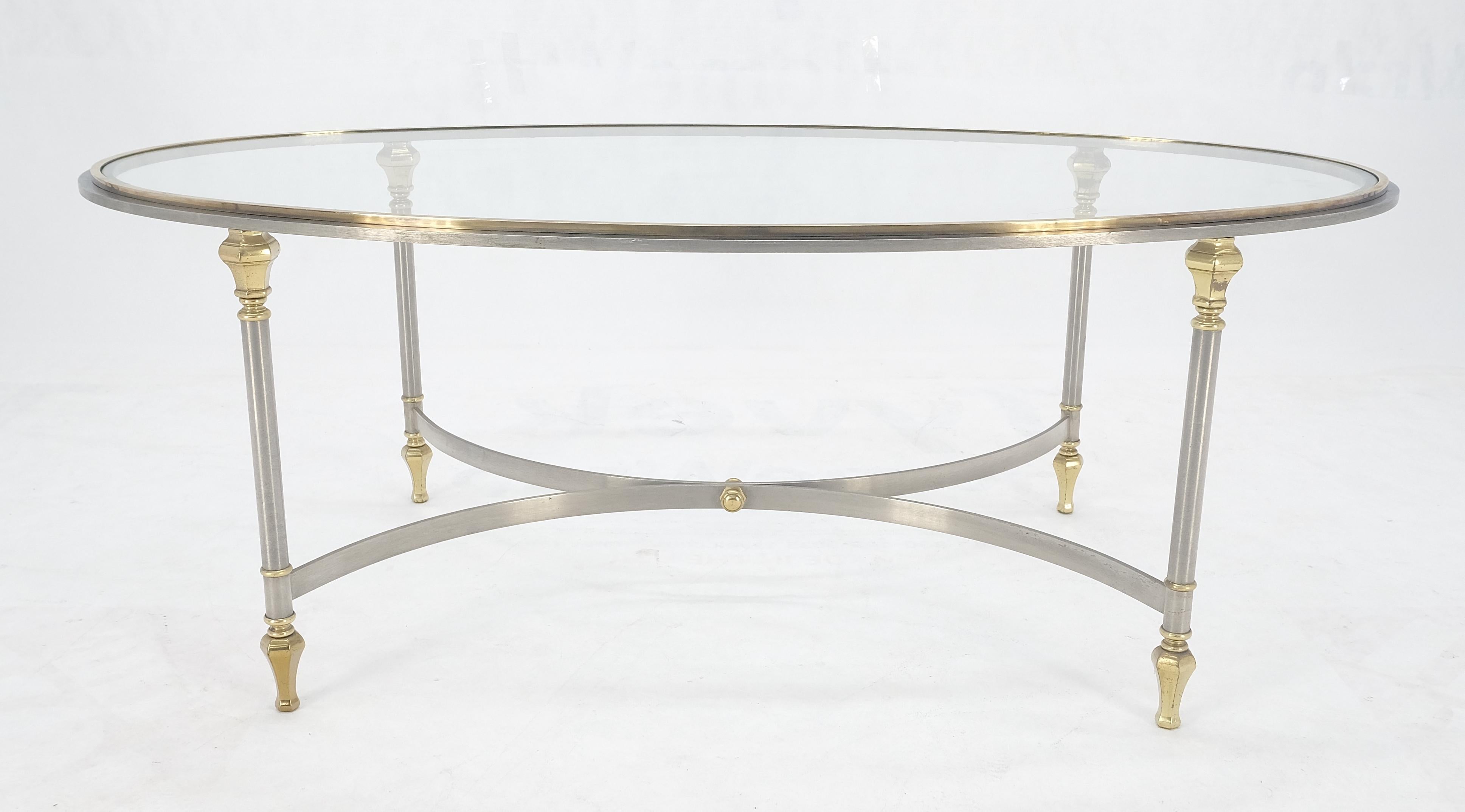 20ième siècle Table à café en laiton et chrome, milieu de siècle, Hollywood Regency, Italie, plateau ovale en verre en vente
