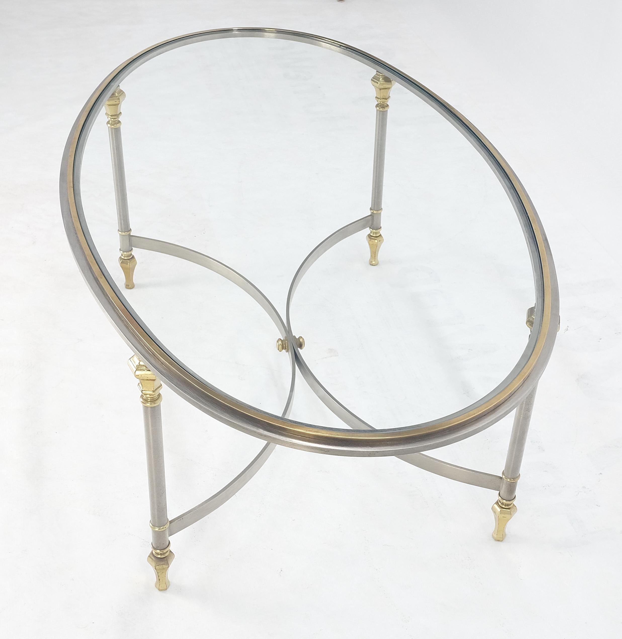 Laiton Table à café en laiton et chrome, milieu de siècle, Hollywood Regency, Italie, plateau ovale en verre en vente