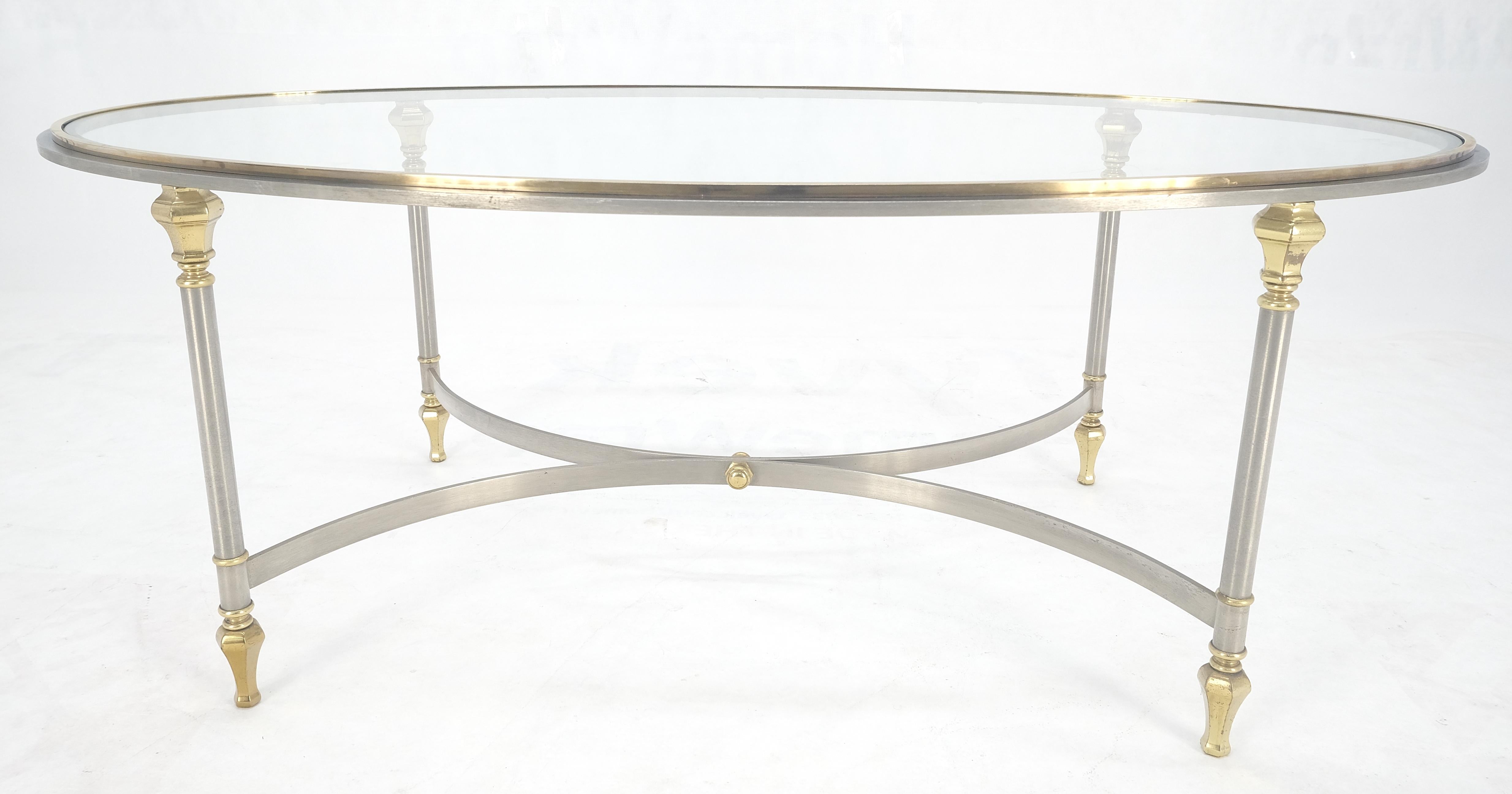 Table à café en laiton et chrome, milieu de siècle, Hollywood Regency, Italie, plateau ovale en verre en vente 2