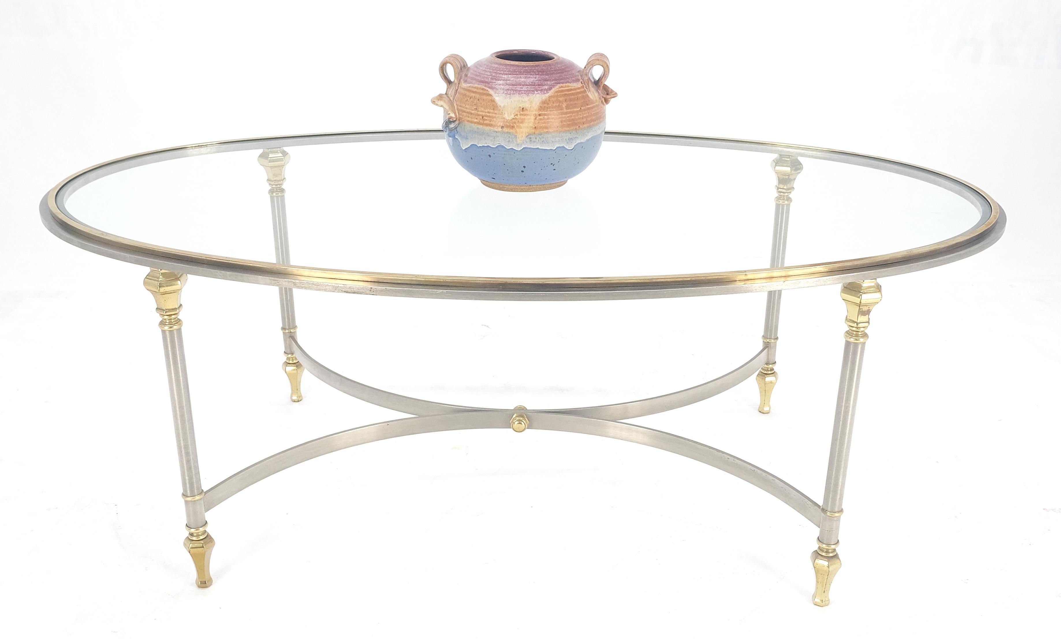Table à café en laiton et chrome, milieu de siècle, Hollywood Regency, Italie, plateau ovale en verre en vente 3