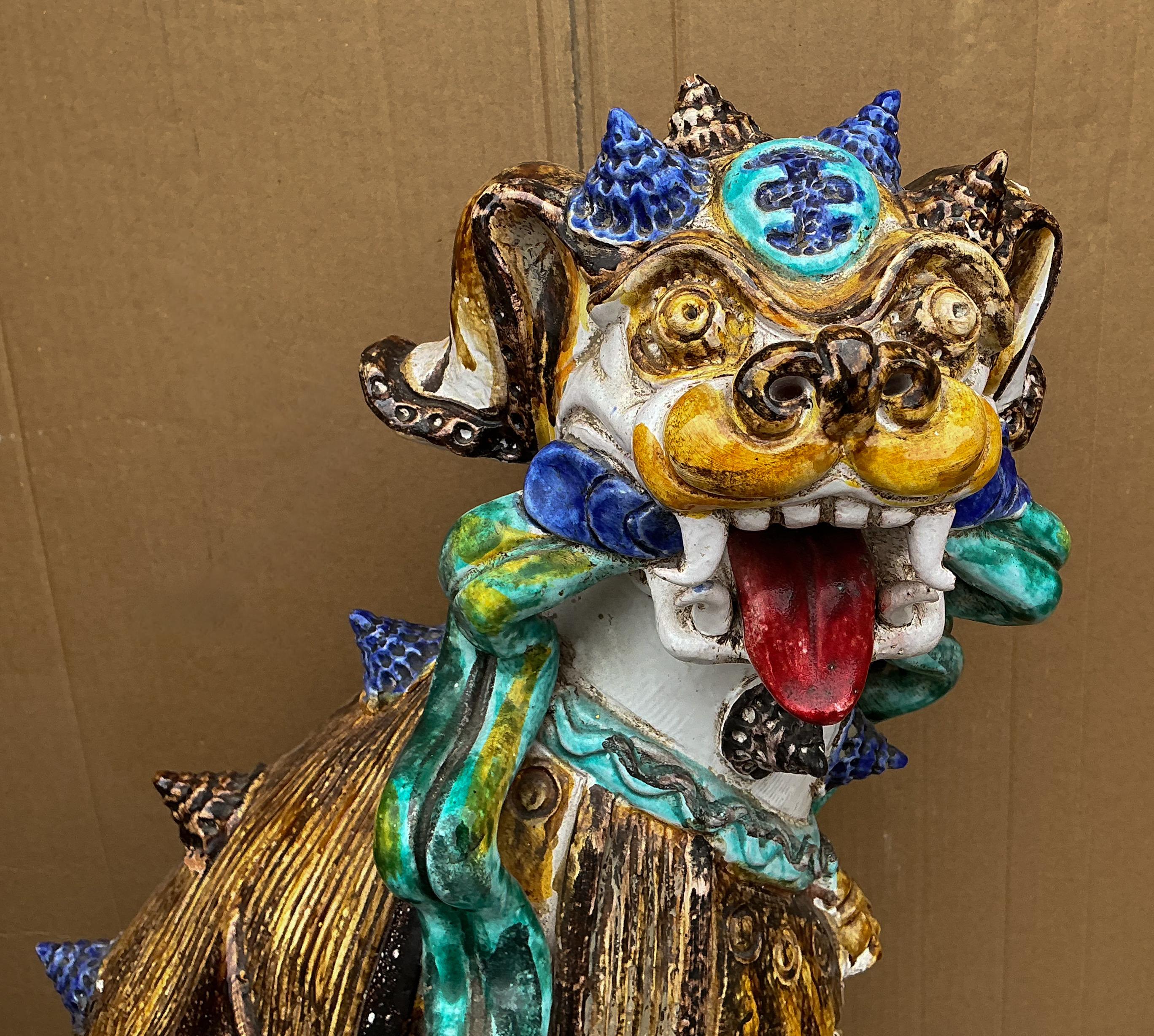 Mid-Century Hollywood Regency Italienische Terrakotta Chinoiserie Foo Hundefigur aus der Mitte des Jahrhunderts im Zustand „Gut“ im Angebot in Kennesaw, GA
