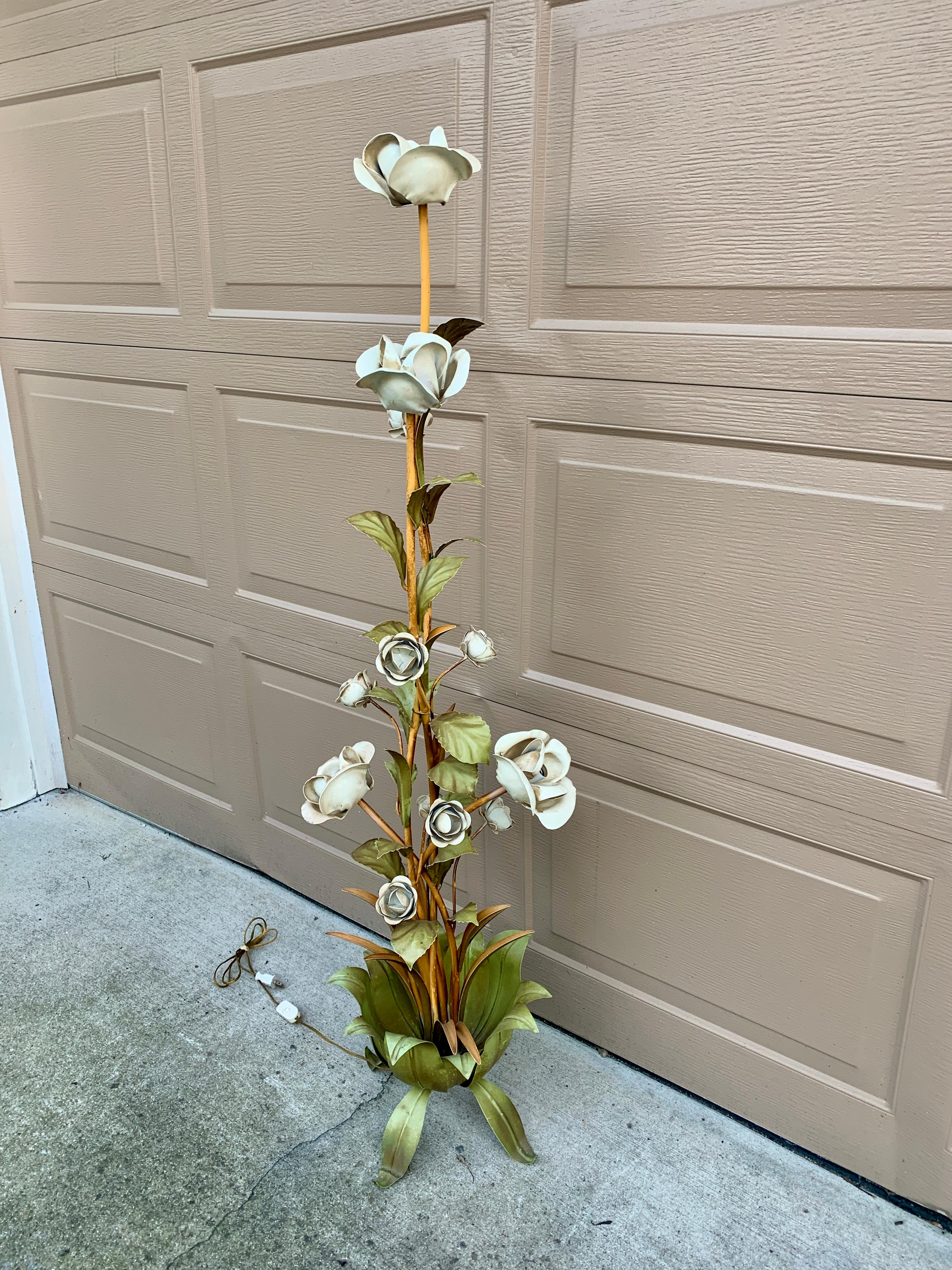 Mid-Century Hollywood Regency Italian Tole Floral Rose Floor Lamp, 1950s 9