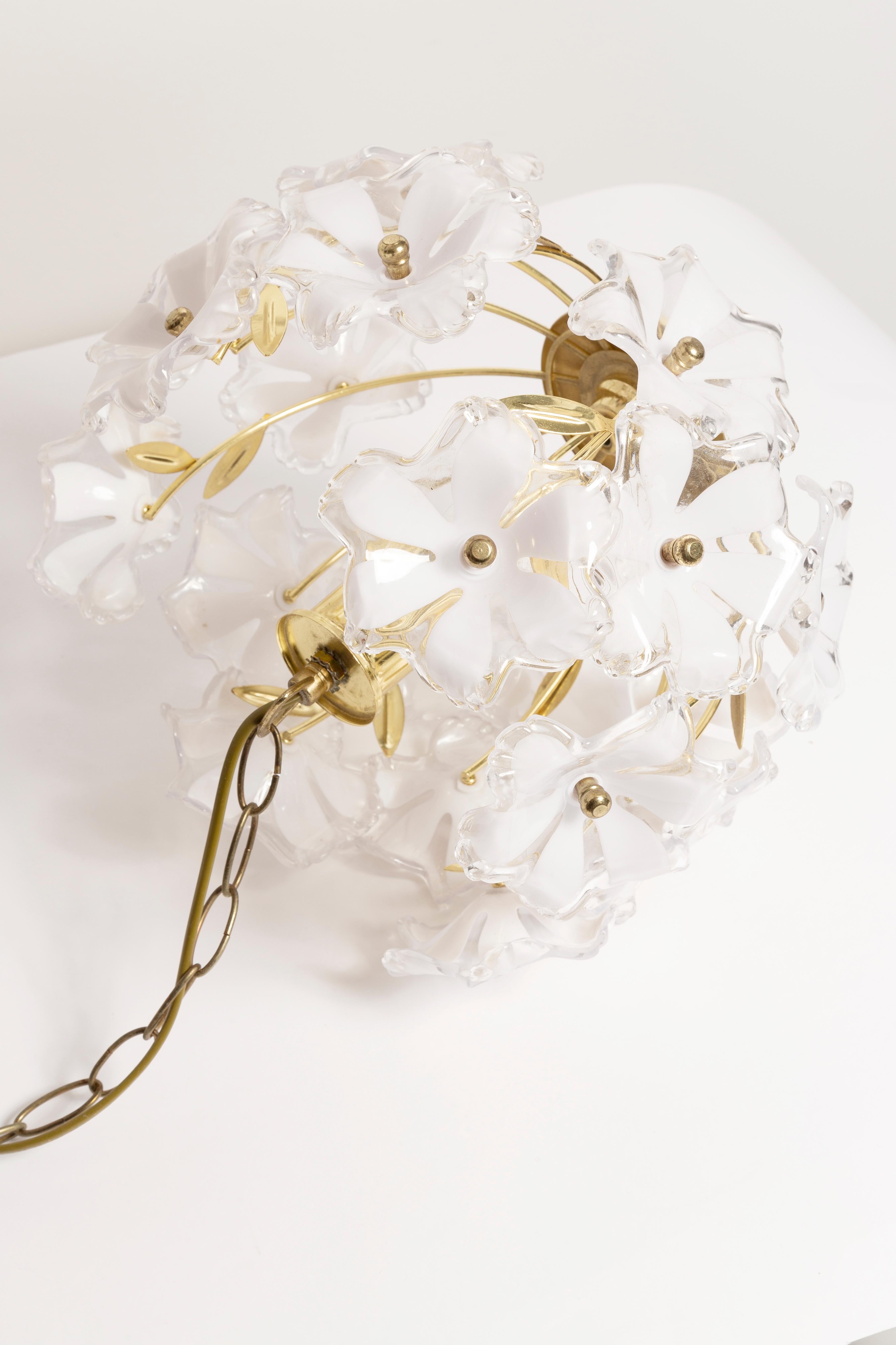Mid Century, Hollywood Regency Medium Ceiling Lamp, White Flowers, Italy, 1960s For Sale 5