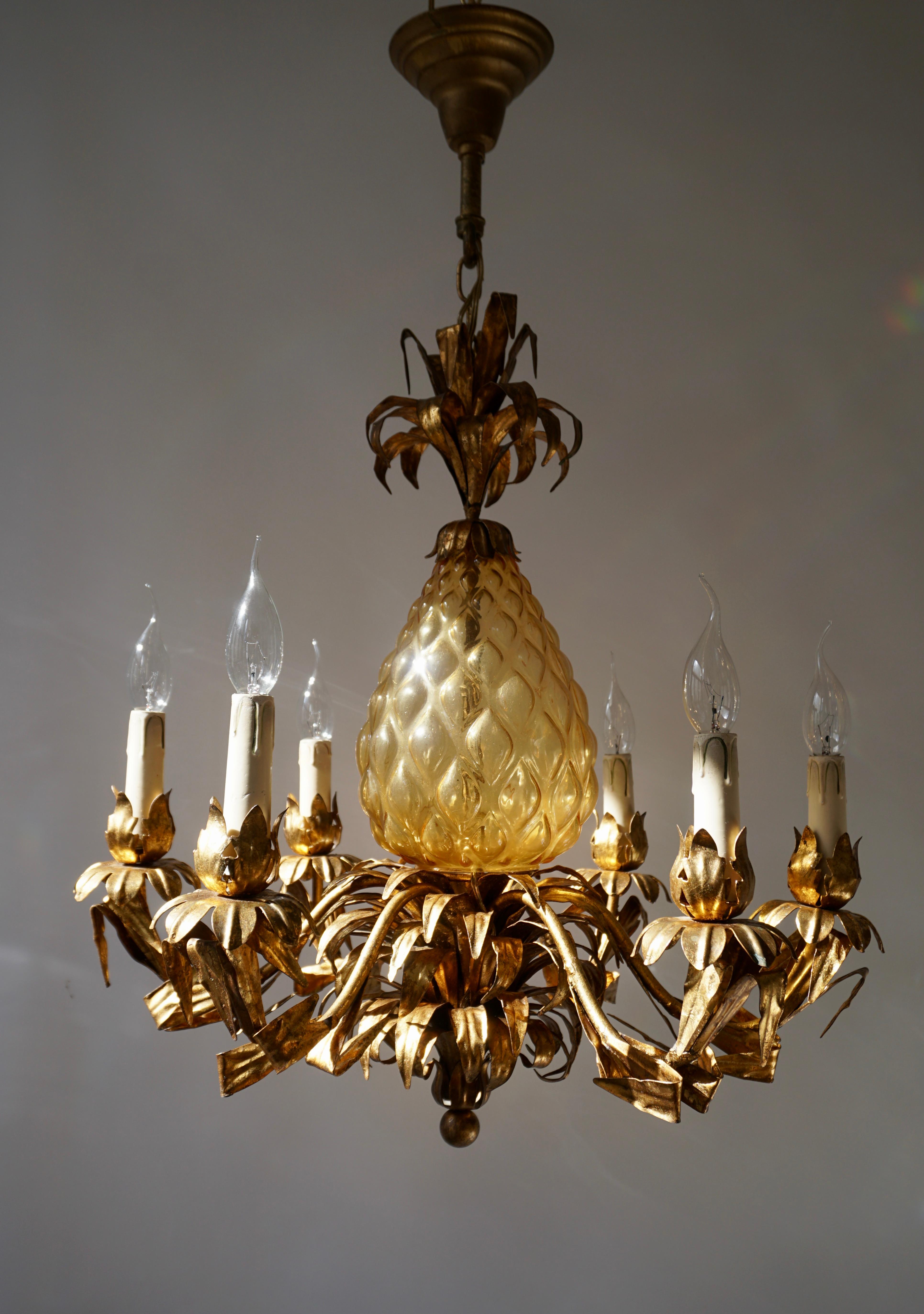 Hollywood-Regency-Kronleuchter aus Muranoglas aus der Jahrhundertmitte mit Ananas (Metall) im Angebot